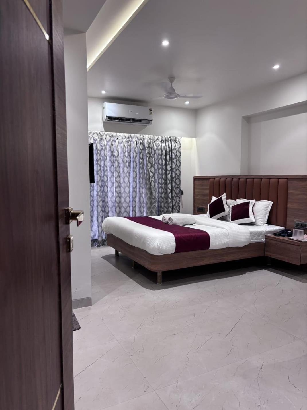 Deluxe Room - Photo 3