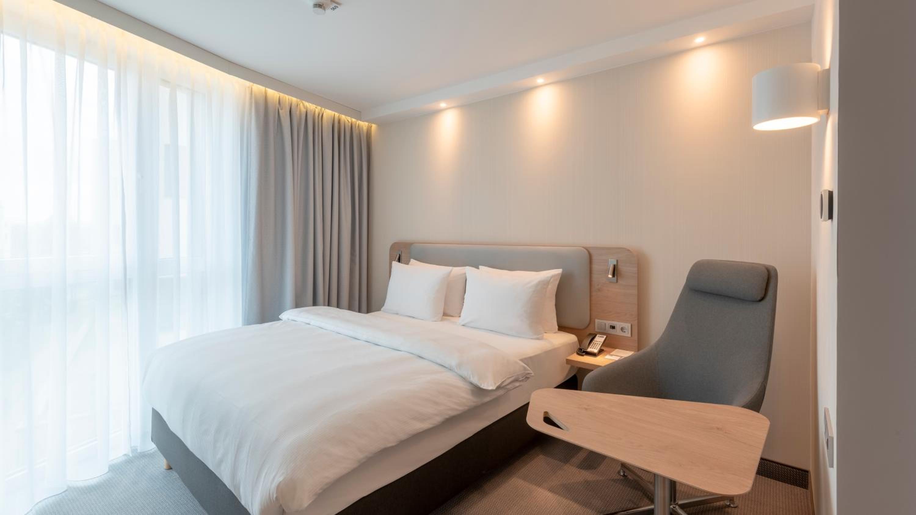 Standard Queen Room - Accessible - Photo 3