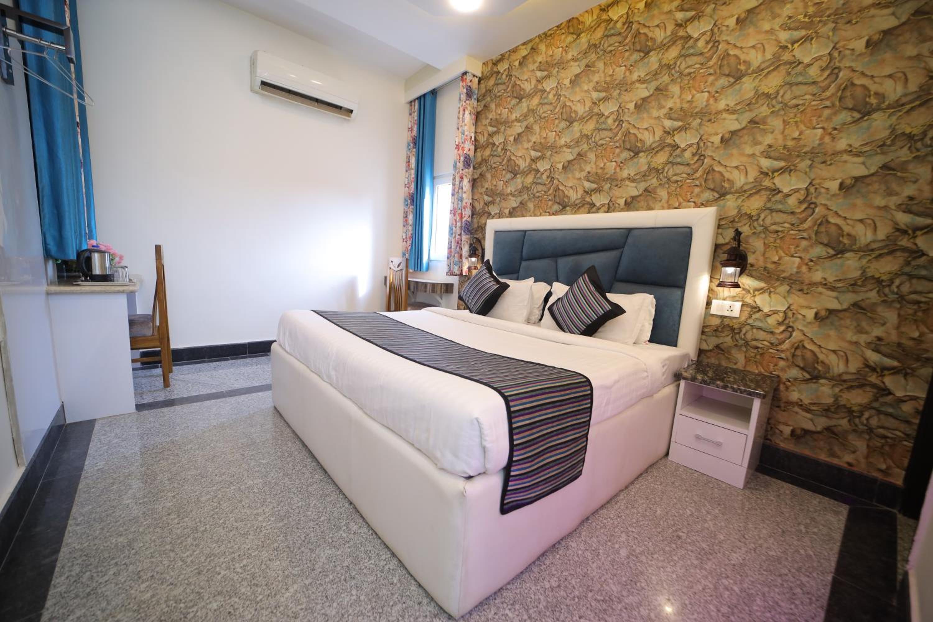 Deluxe Double Room - Photo 1