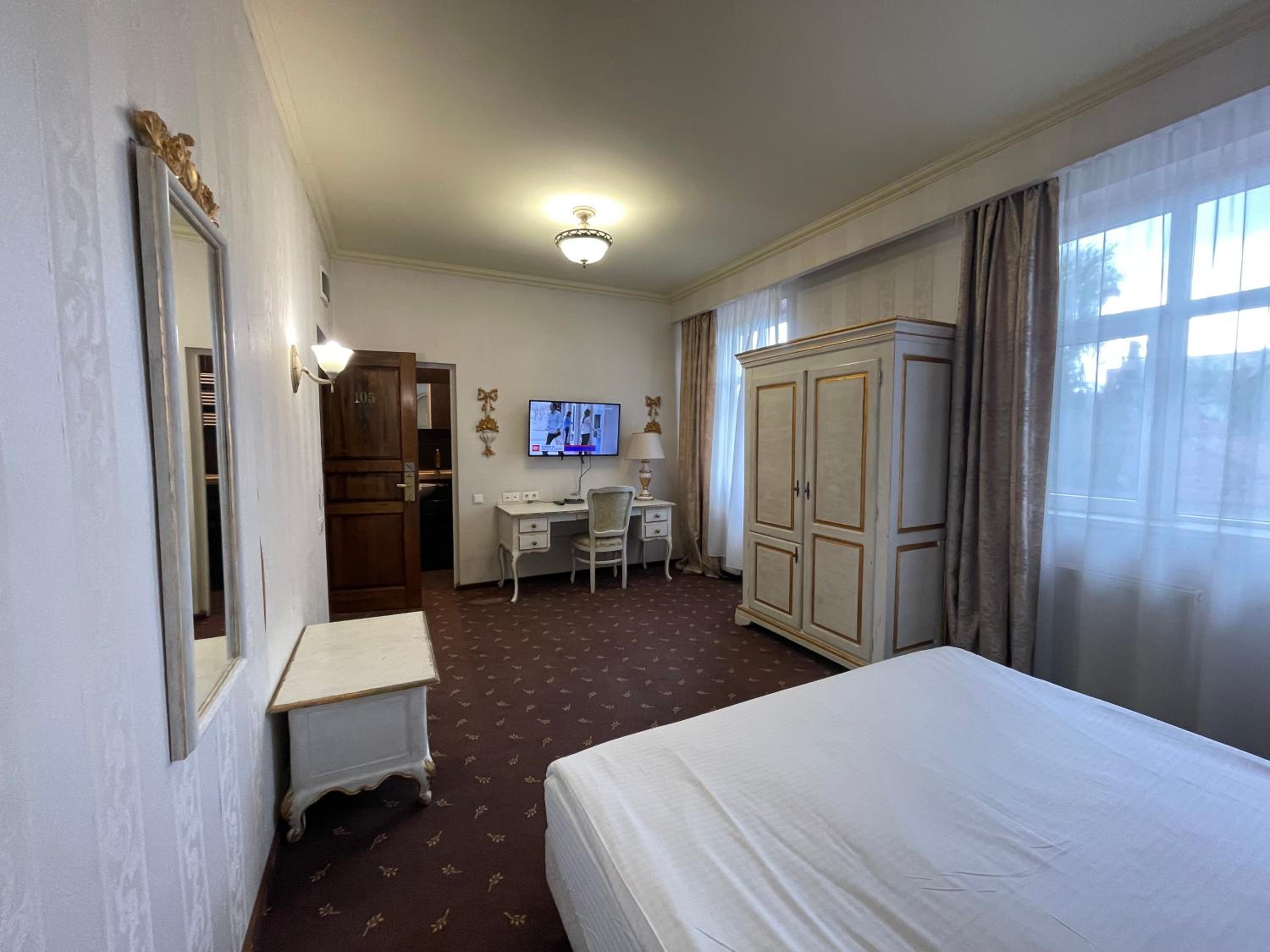 Deluxe Double Room photo 2