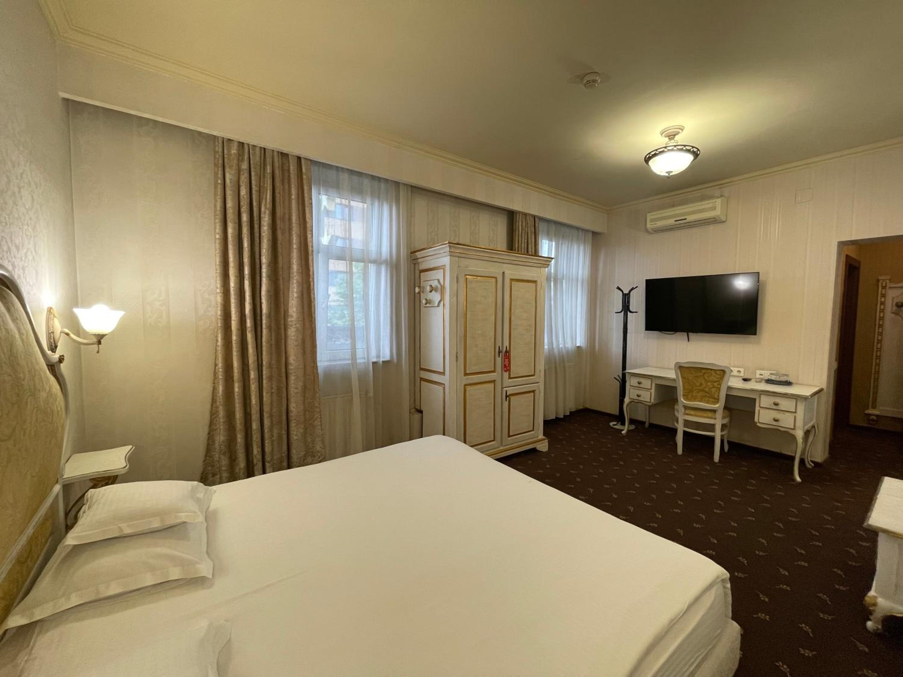 Deluxe Double Room photo 2