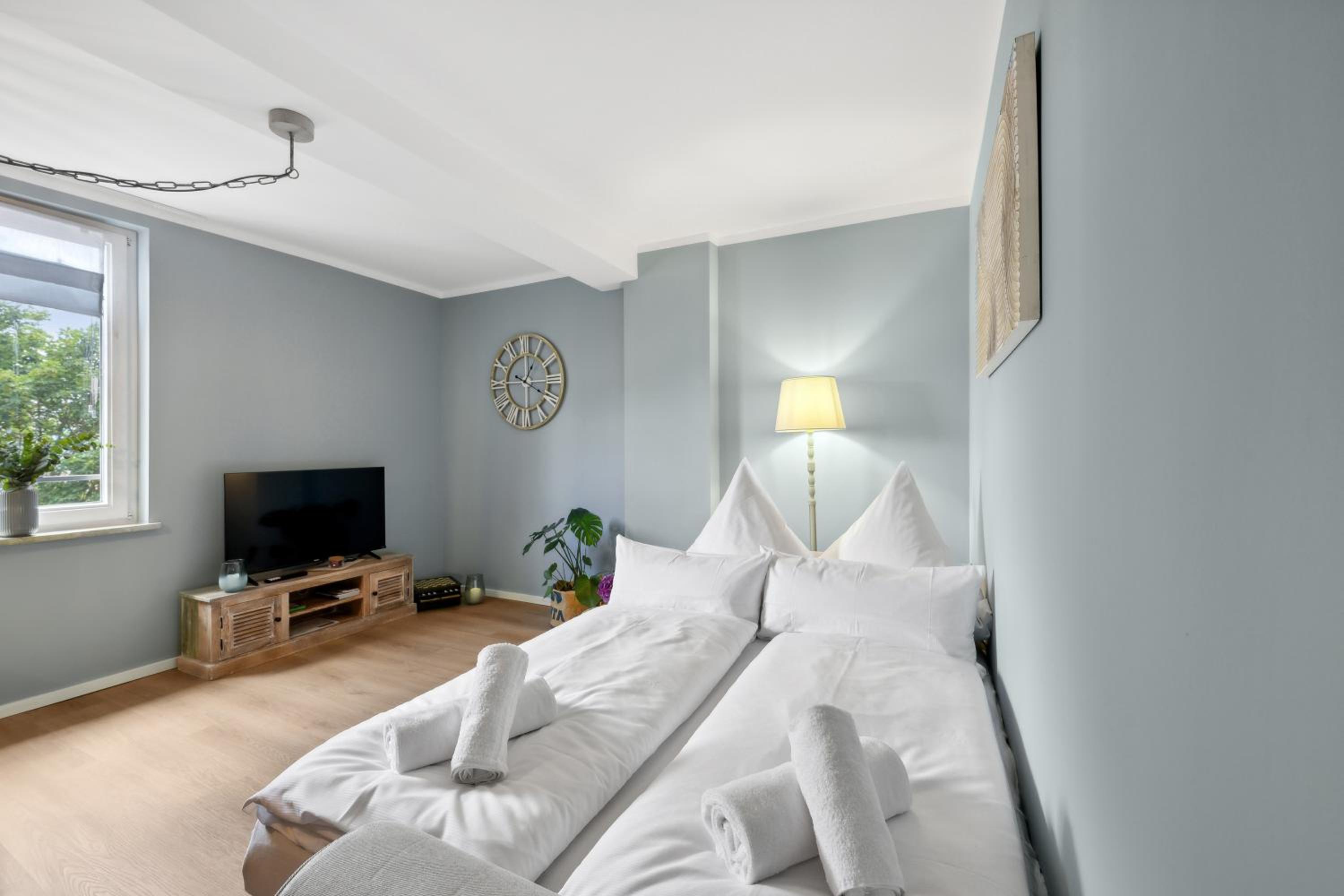 Six-Bedroom House photo 1
