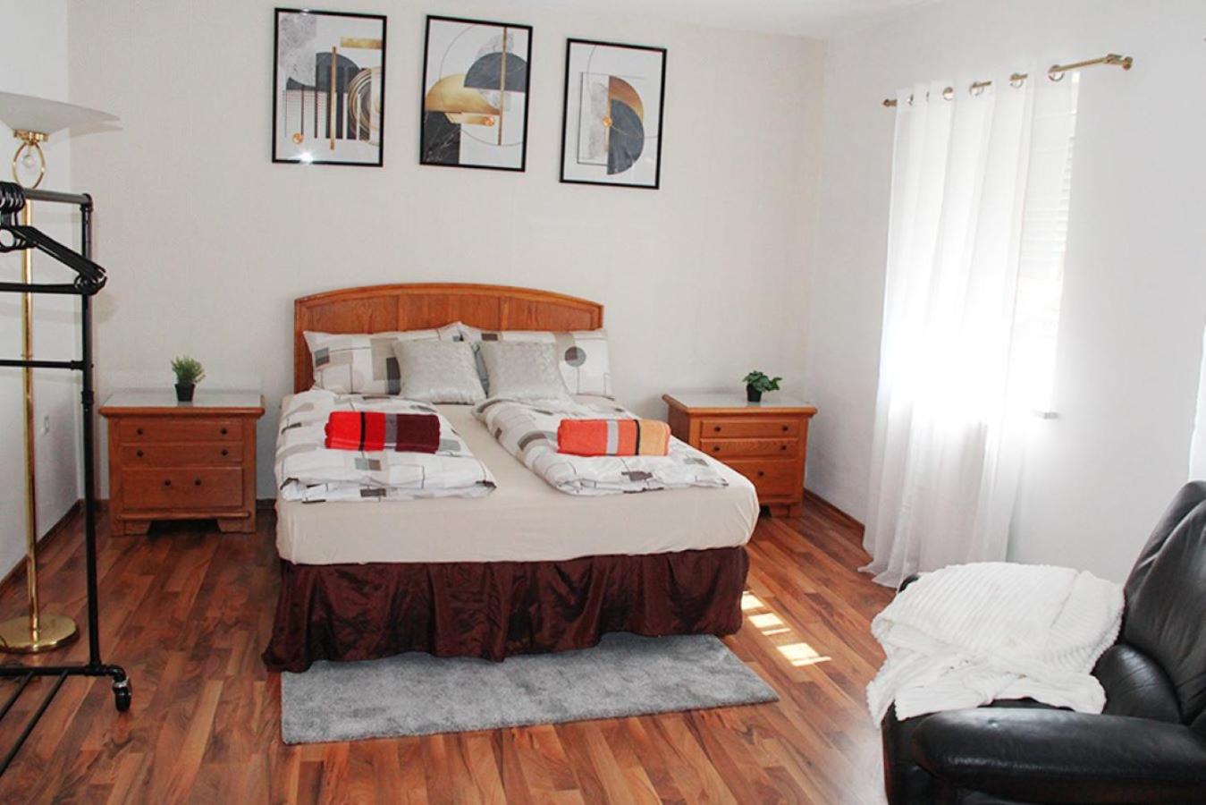 Three-Bedroom Apartment photo 1