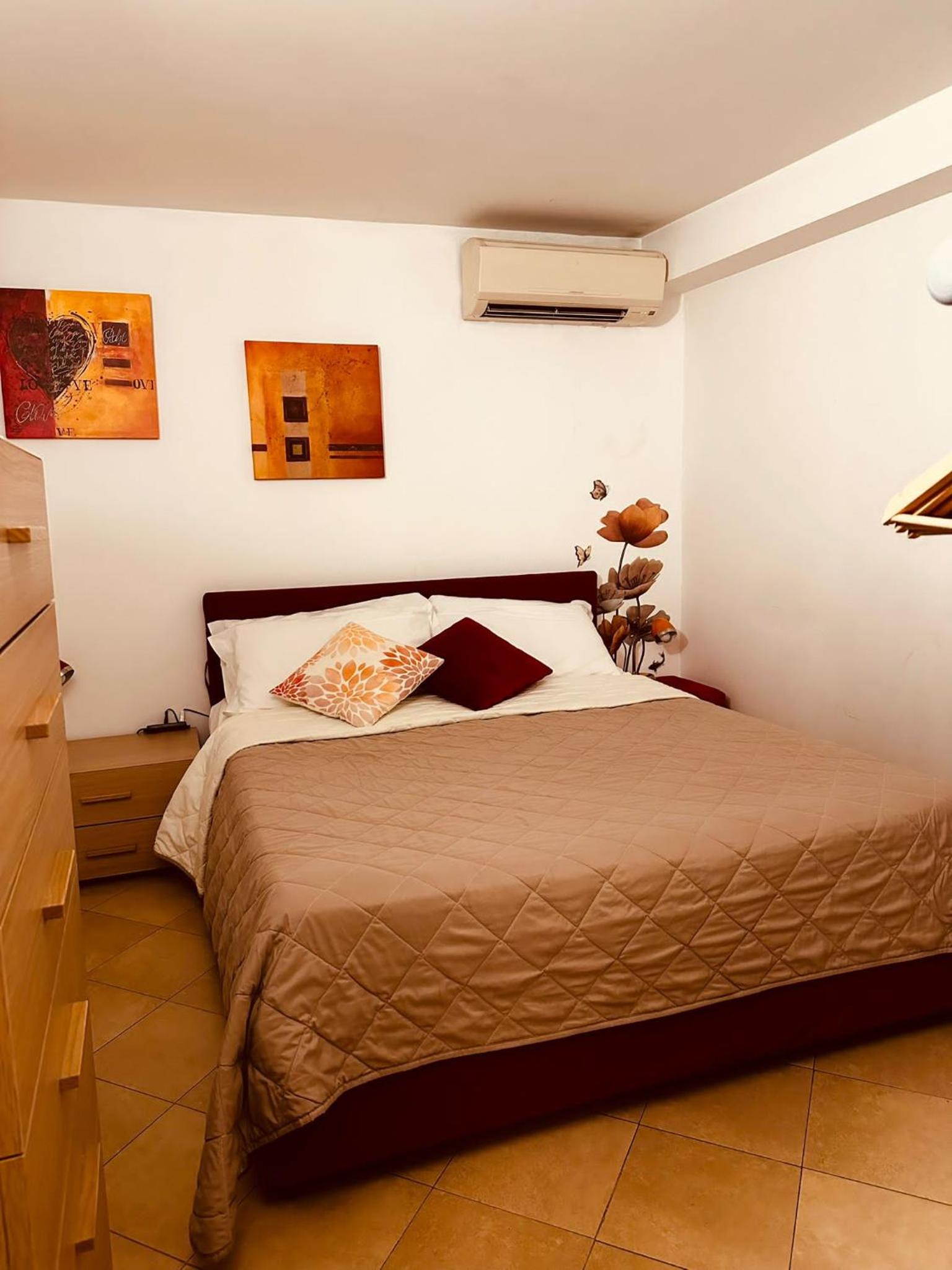 Two-Bedroom Apartment - Photo 2