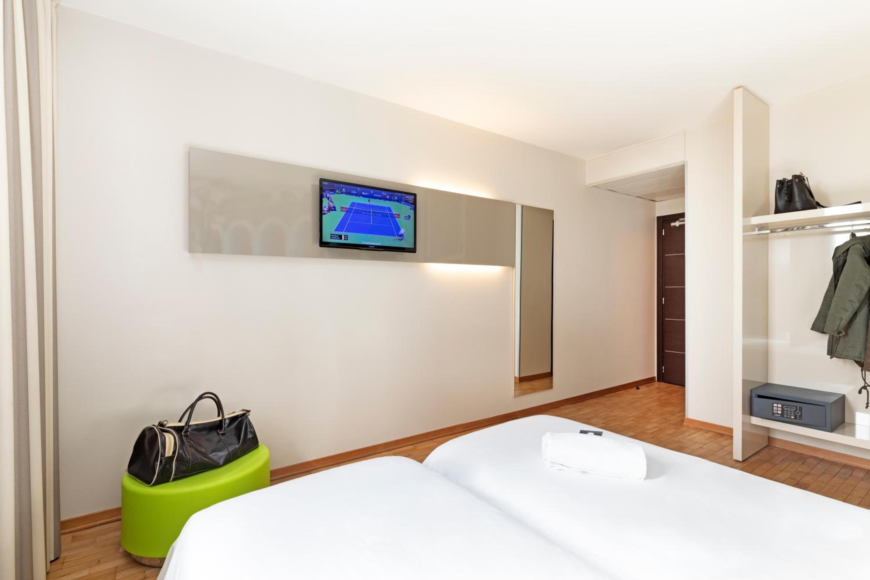Twin Room - Photo 2