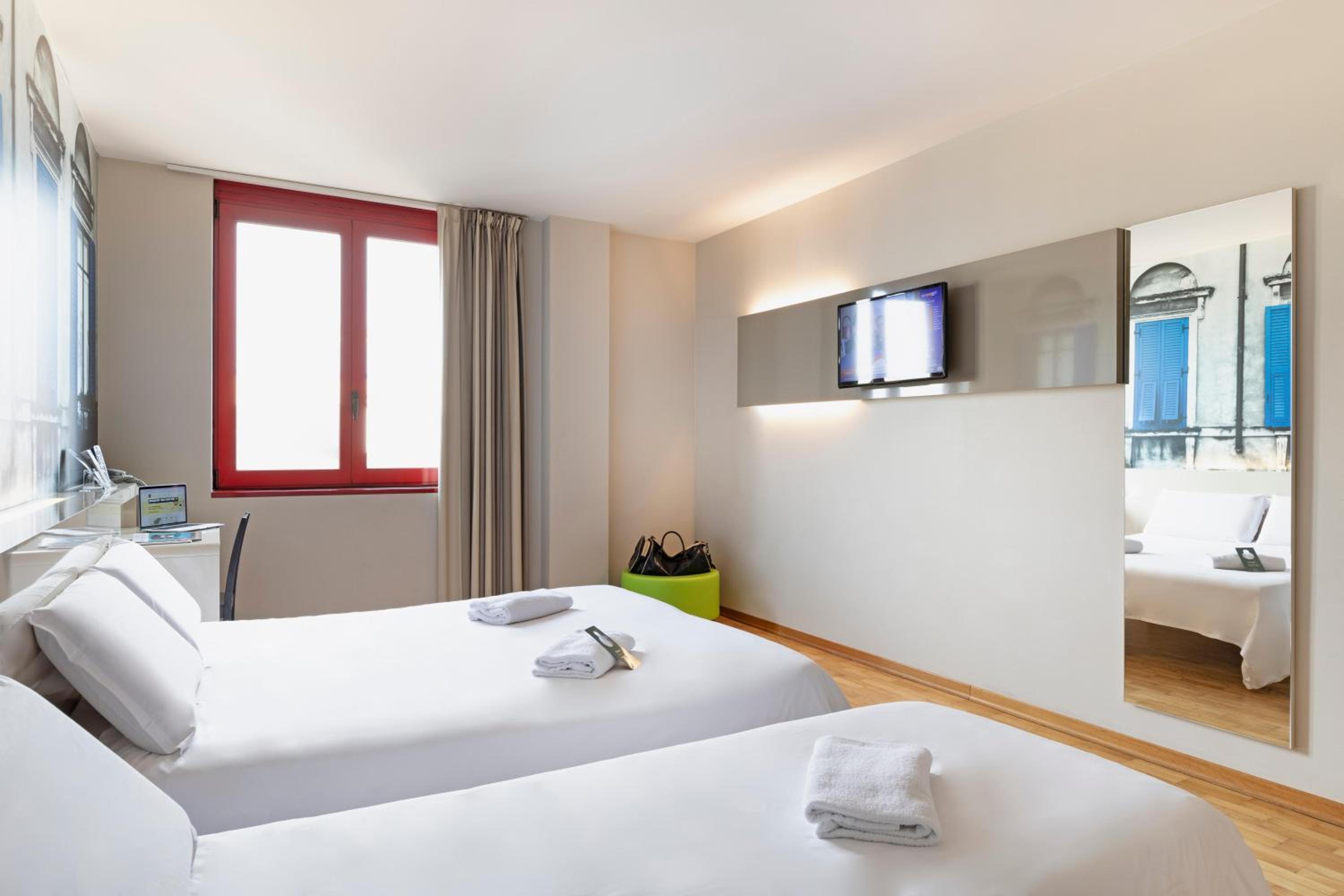 Twin Room - Photo 3