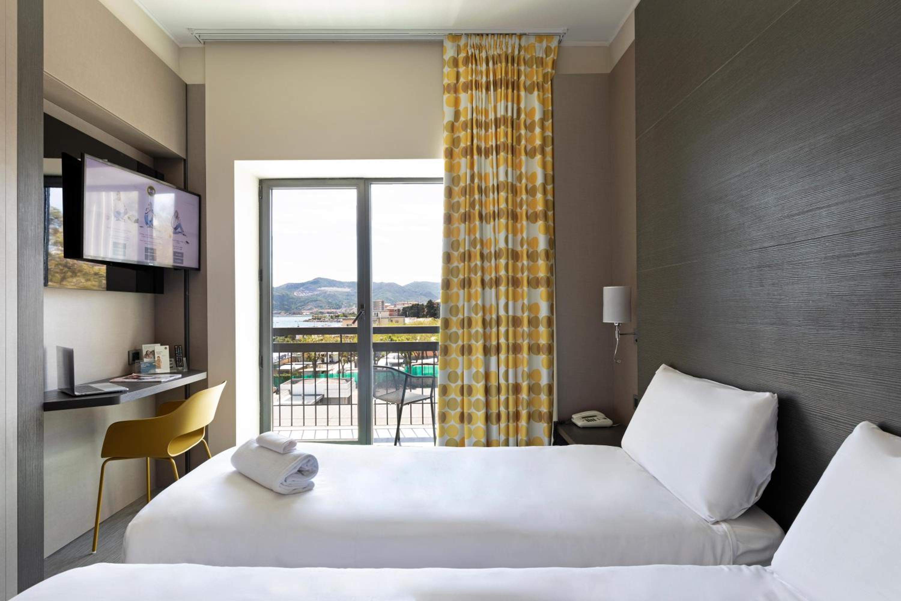 Twin Room with Terrace photo 3