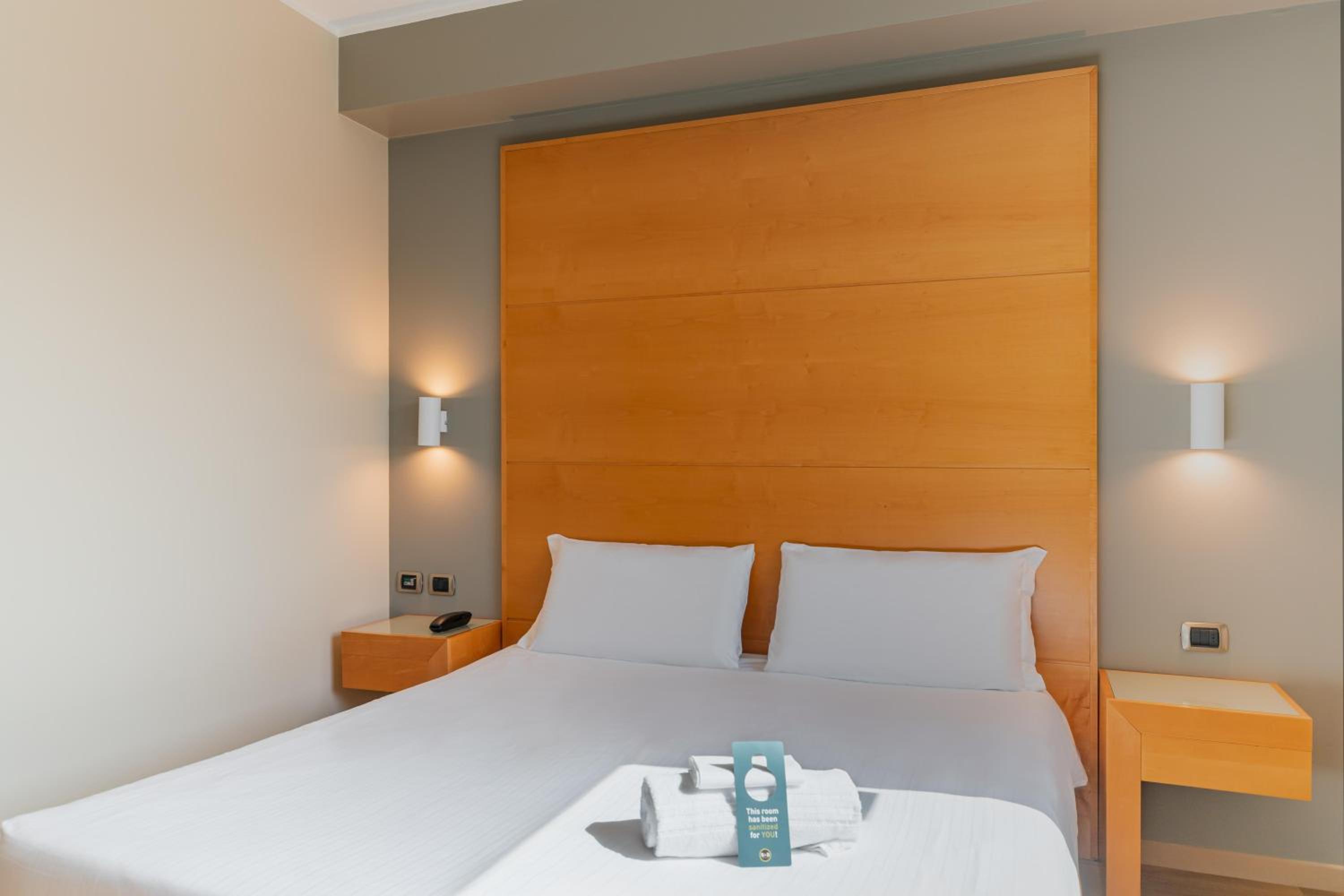 Double Room - Photo 8