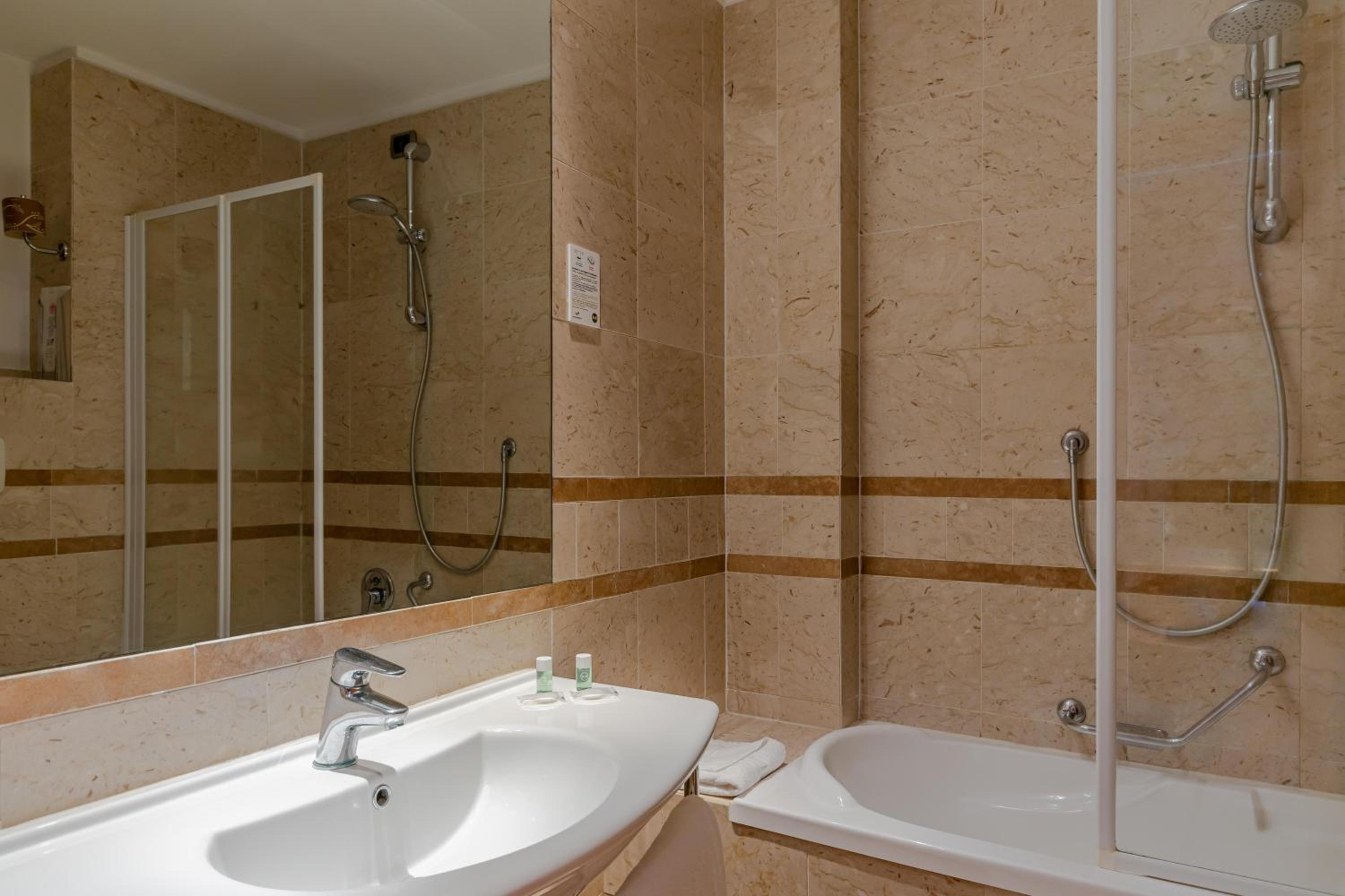 Double Room - Photo 4