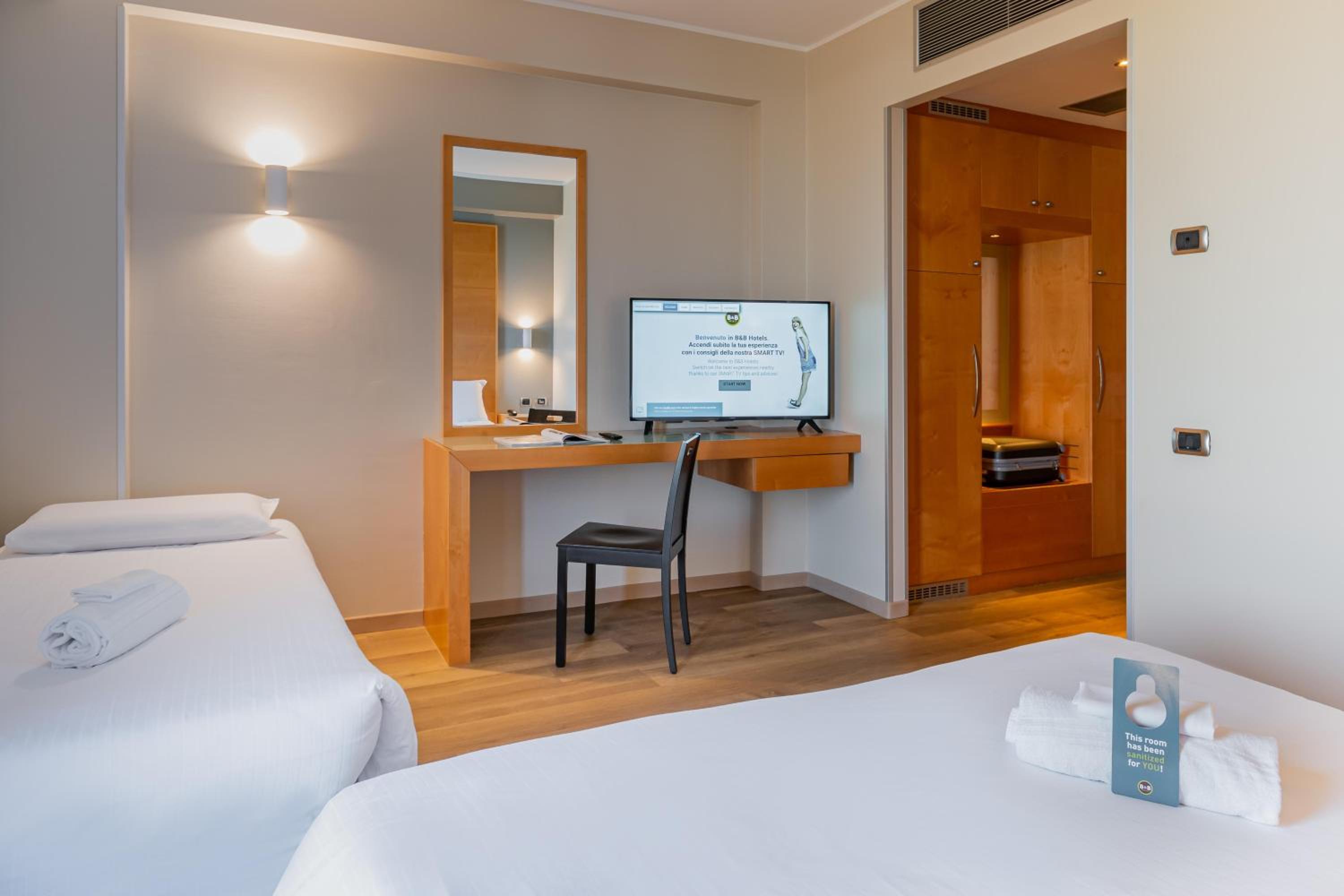 Quadruple Room - Photo 7