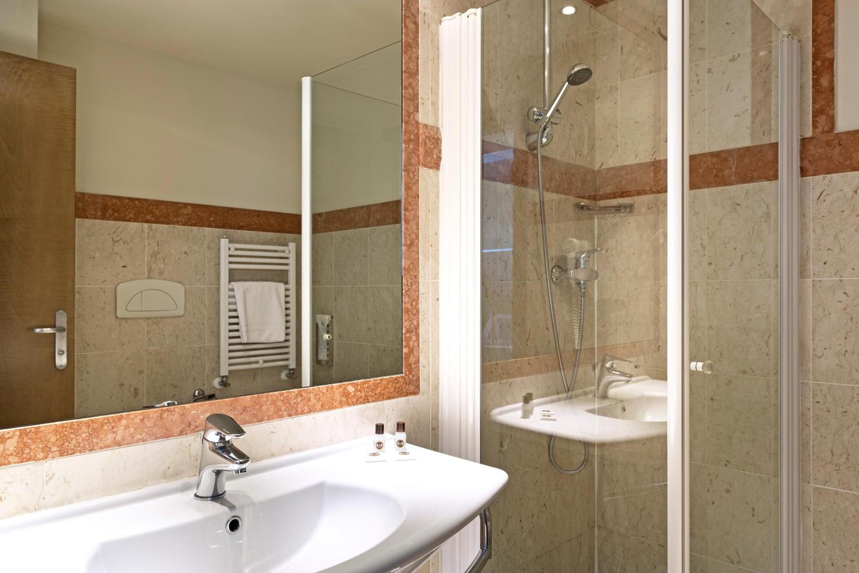 Double Room - Photo 2
