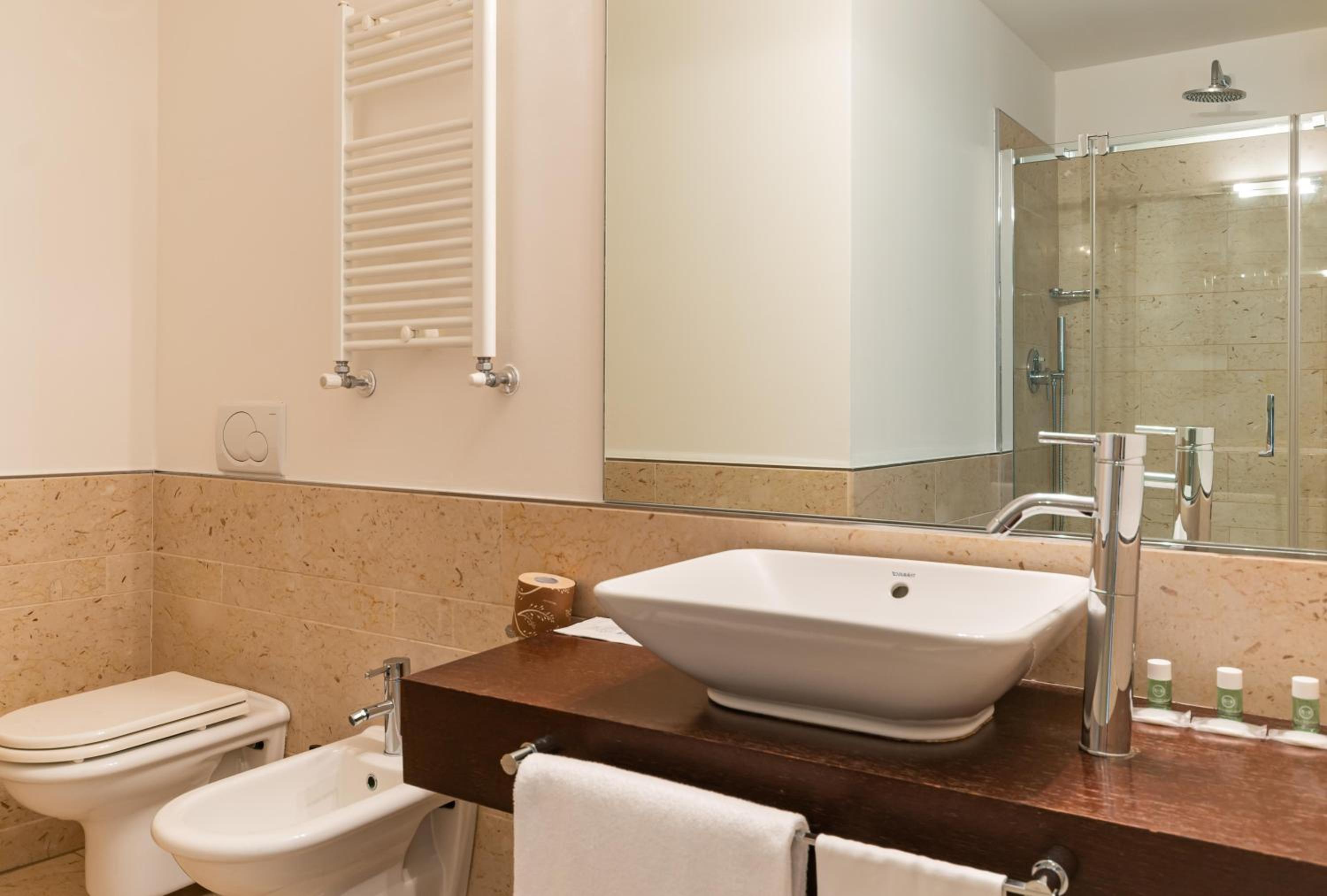 Double Room - Photo 6