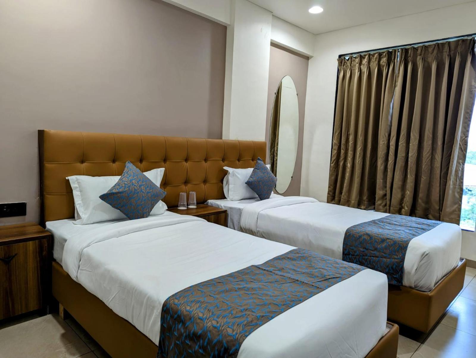 Twin Room - Photo 2