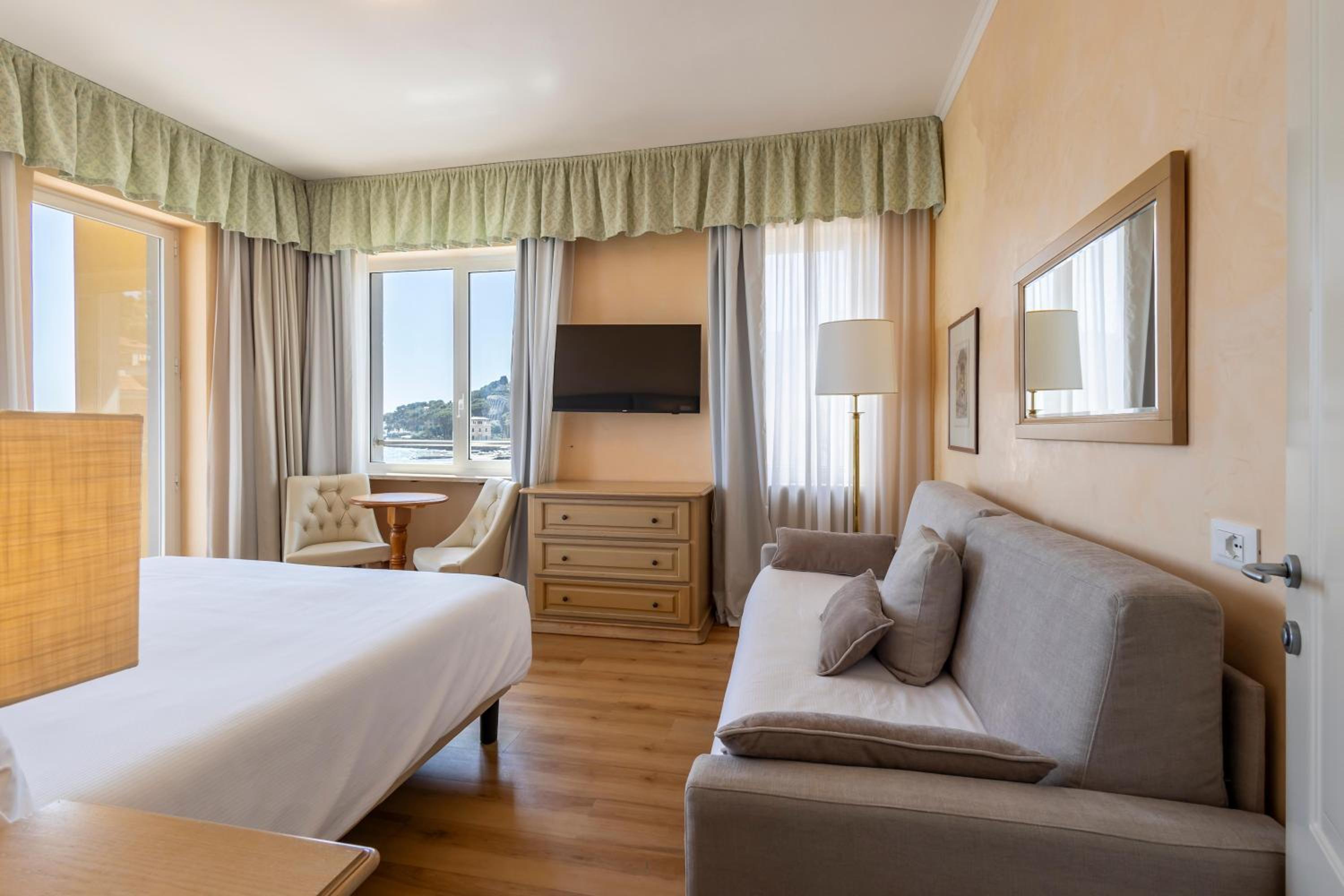Triple Room with Sea View