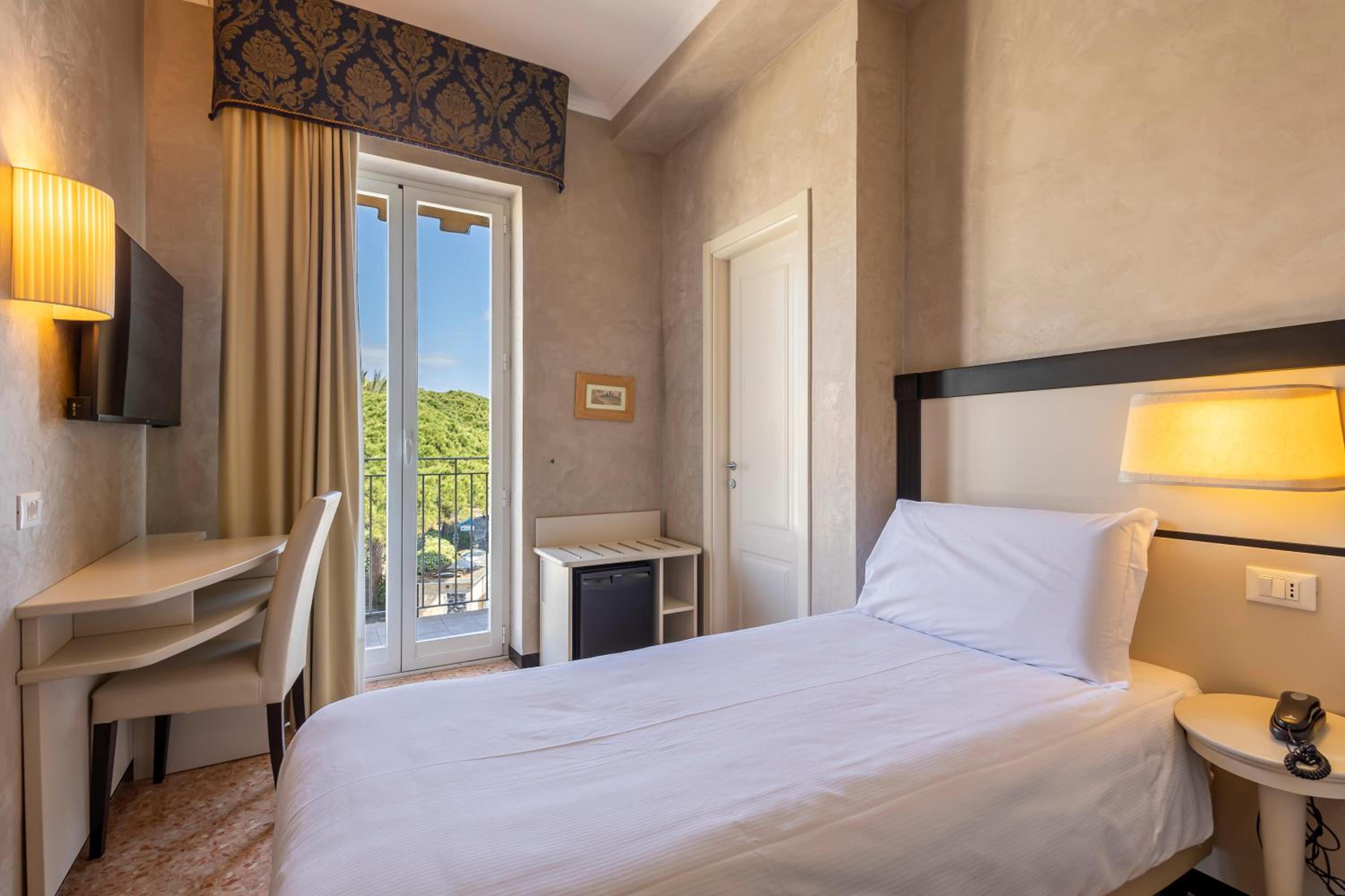 Single Room with Terrace