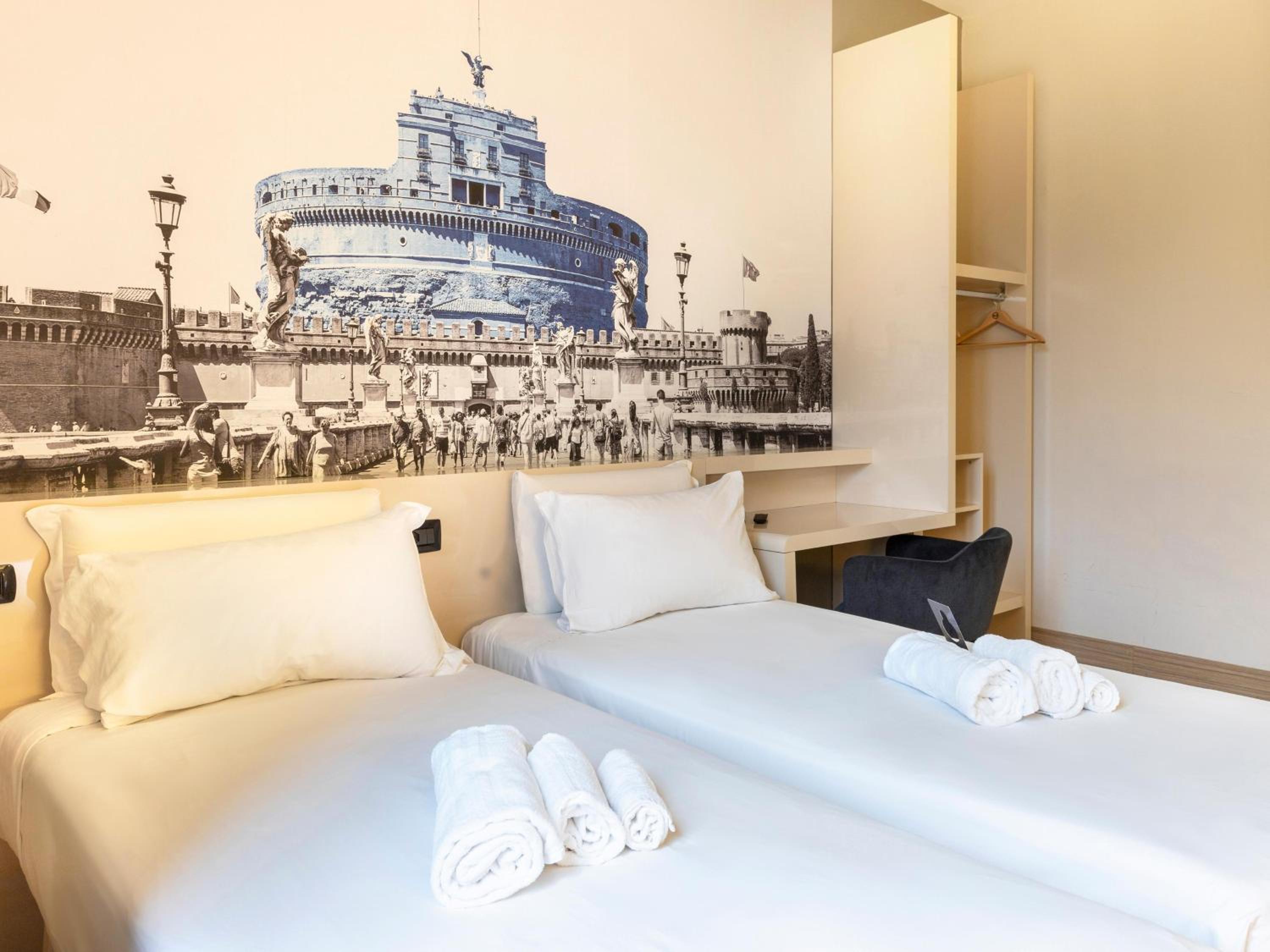 Superior Twin Room thumbnail 5