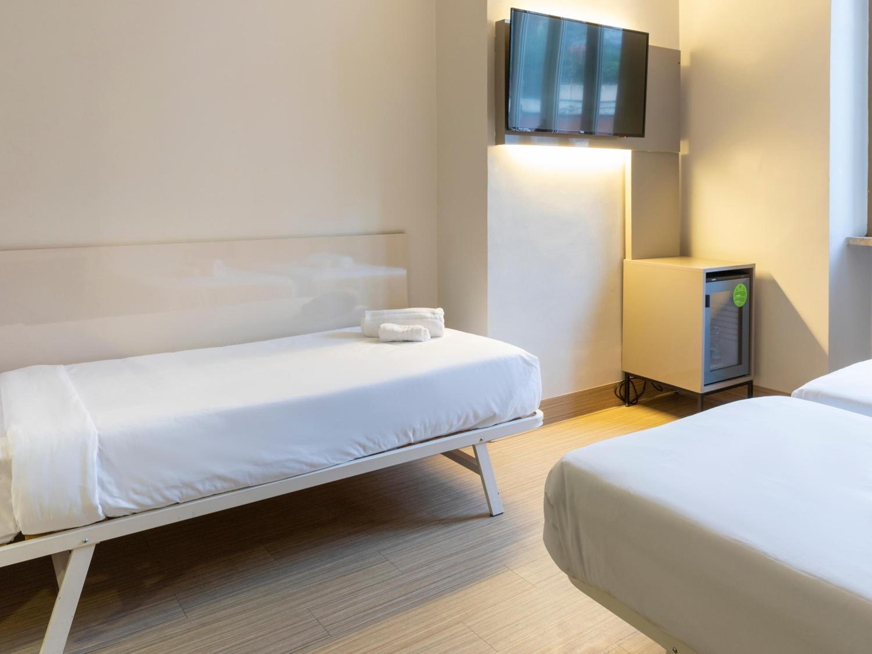 Triple Room thumbnail 5
