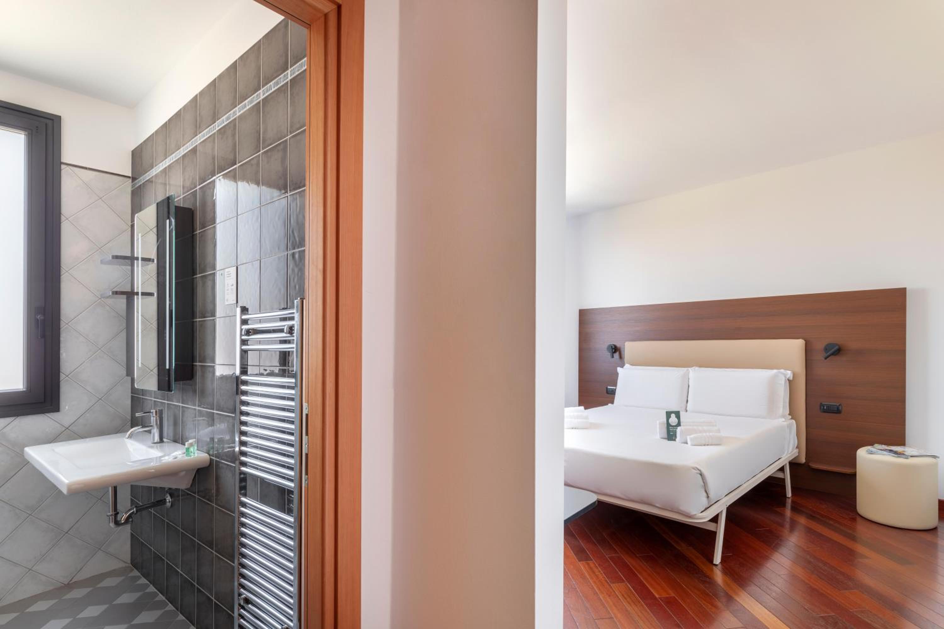 Deluxe Double Room photo 2