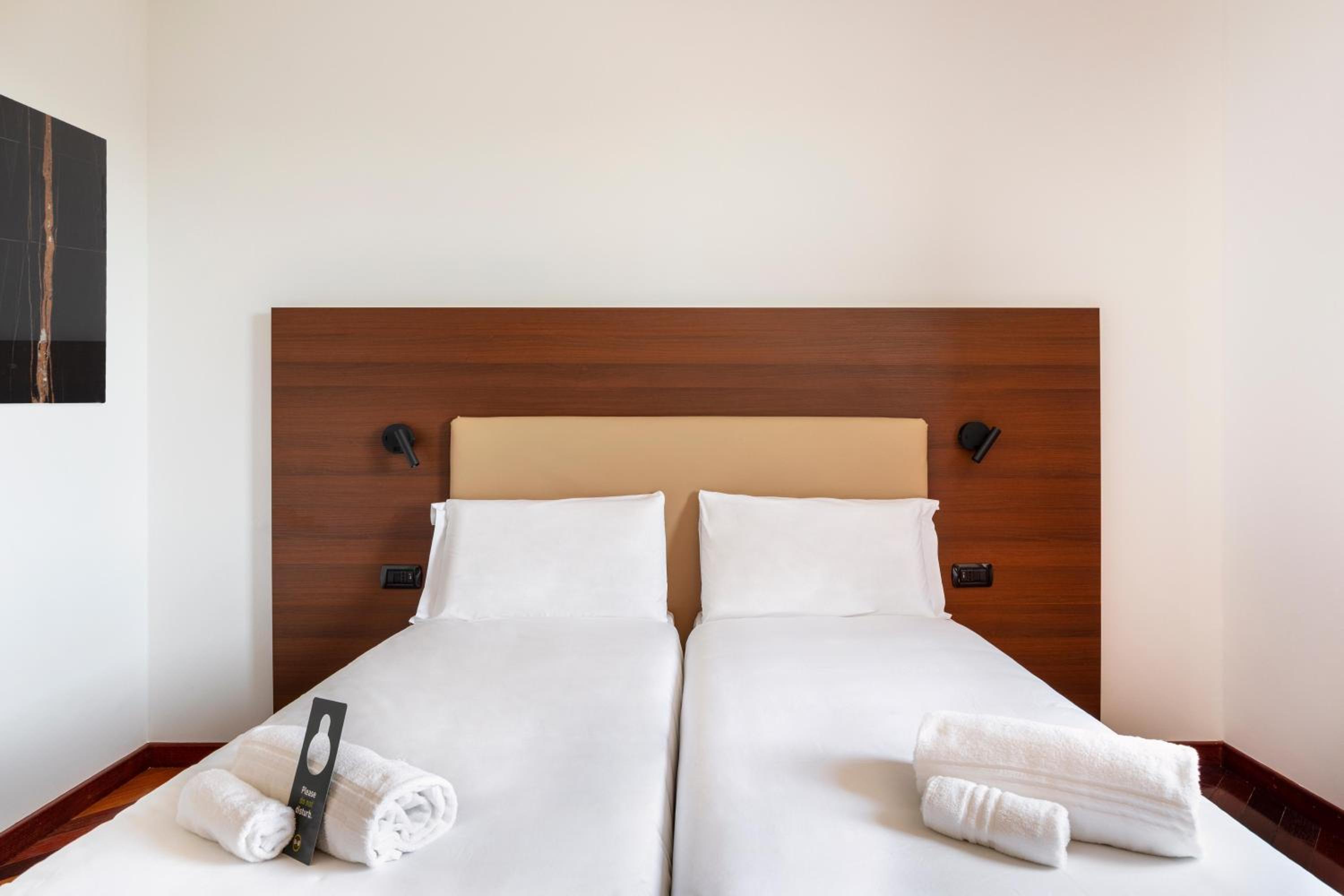 Twin Room - Photo 1