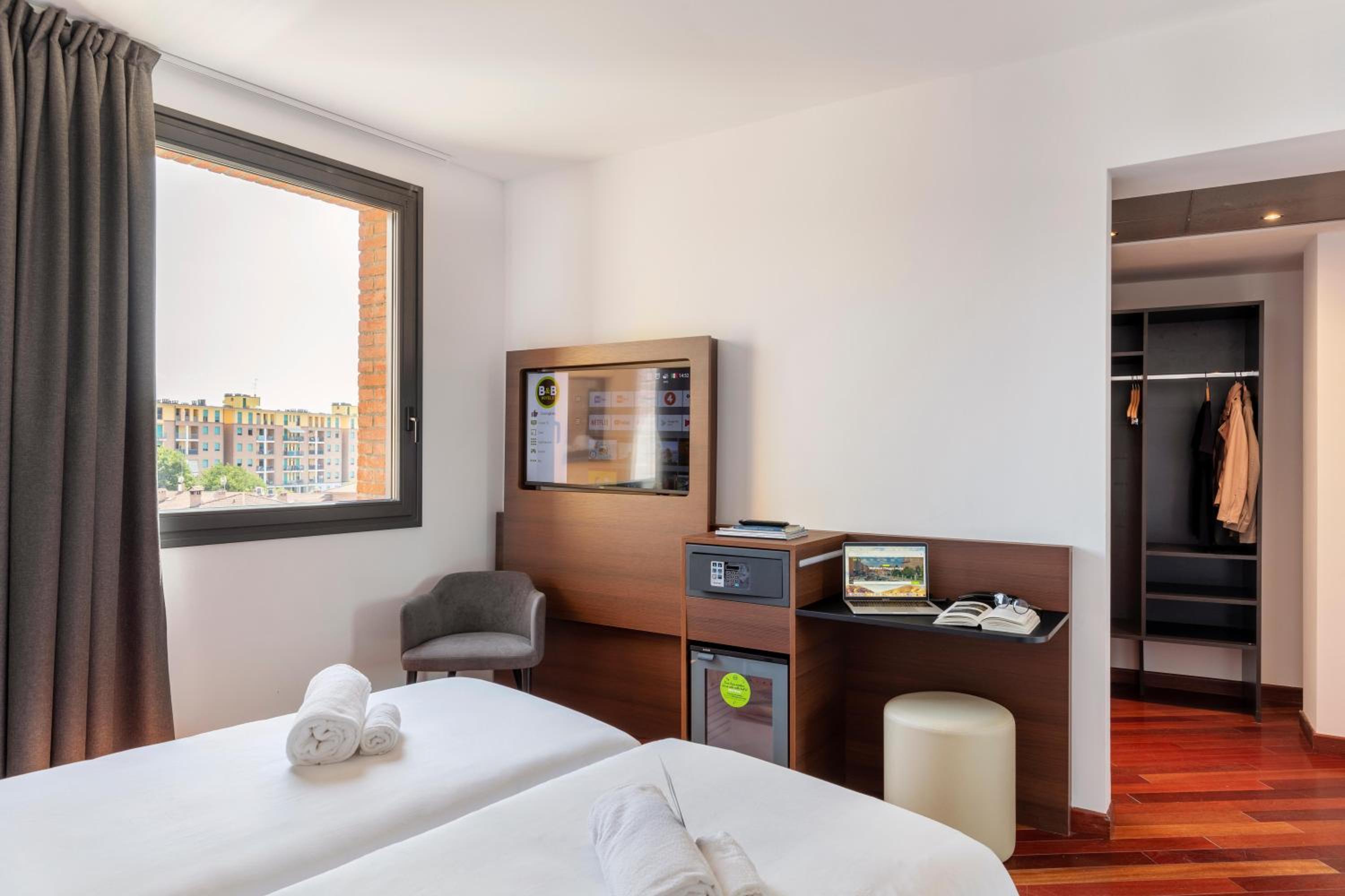 Twin Room - Photo 3