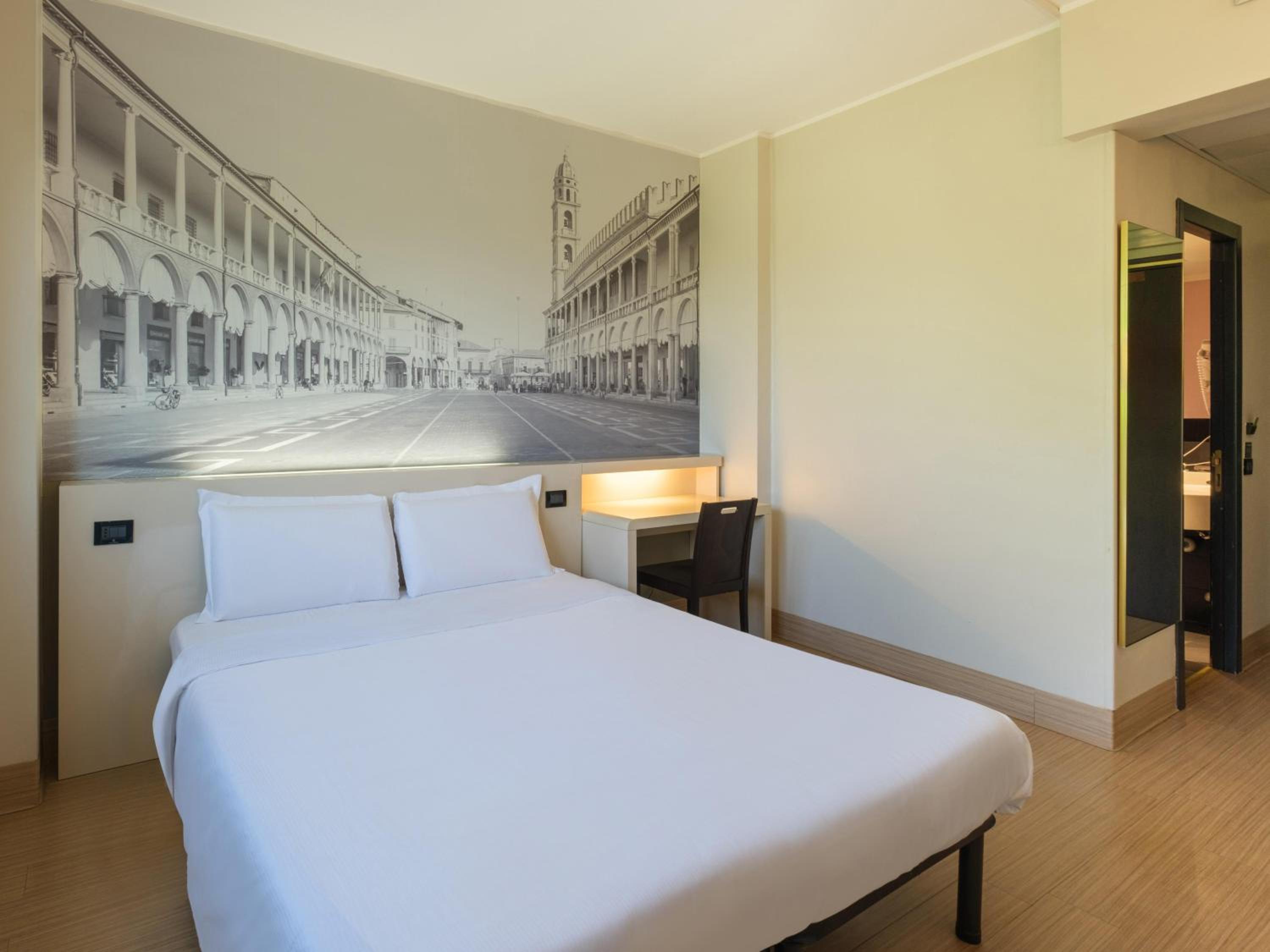 Double Room - Photo 7