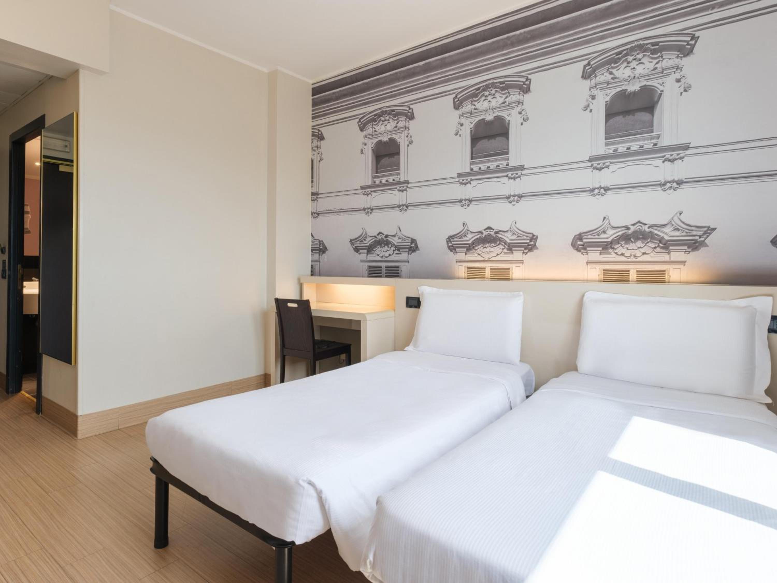 Twin Room - Photo 2