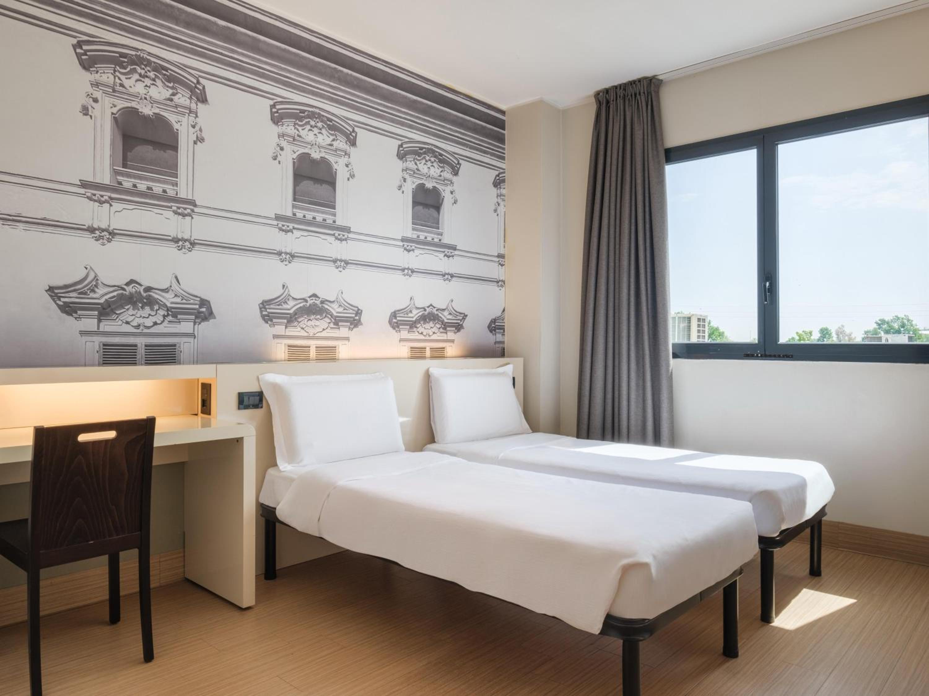 Twin Room - Photo 1