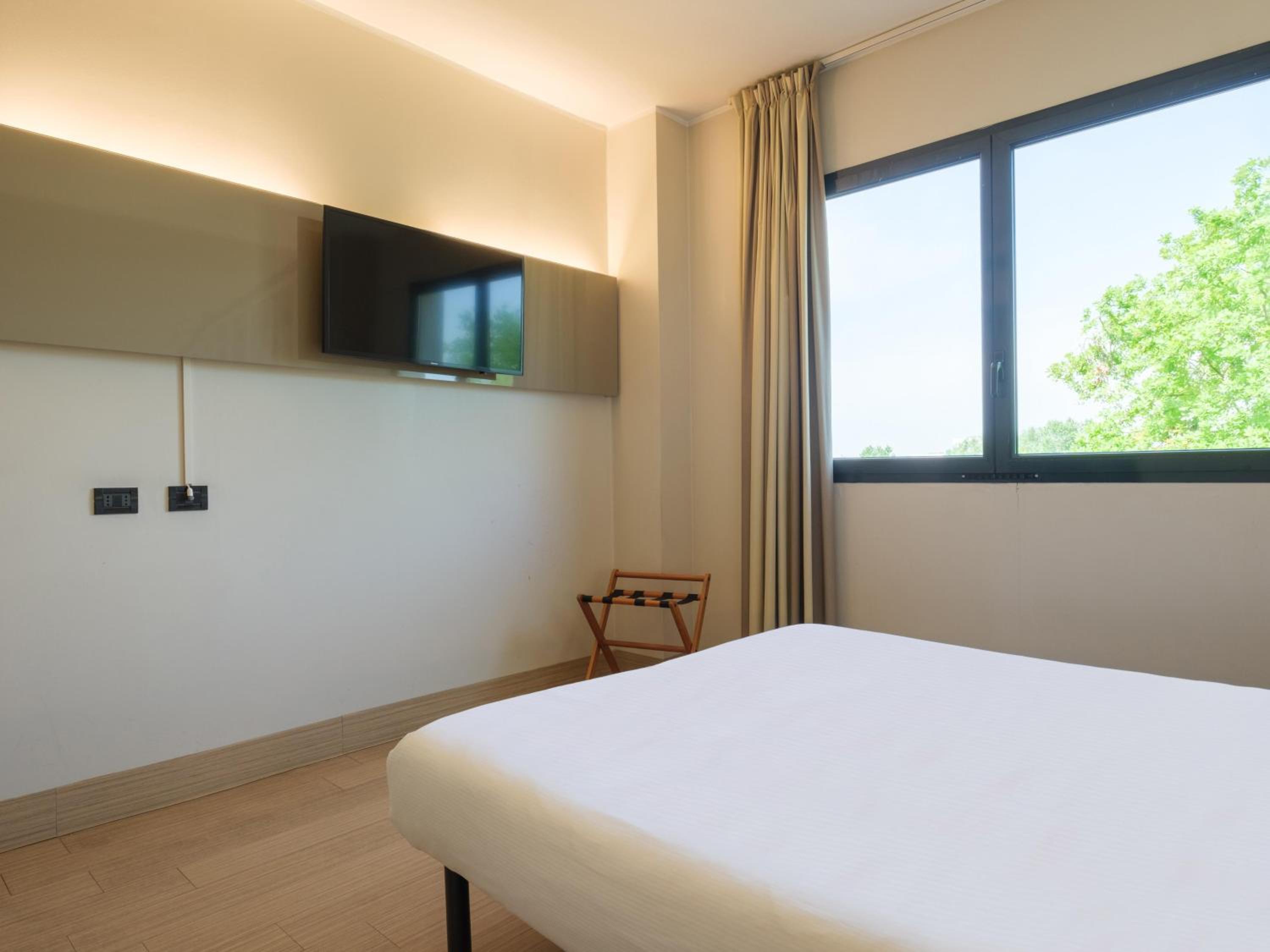 Double Room - Photo 8