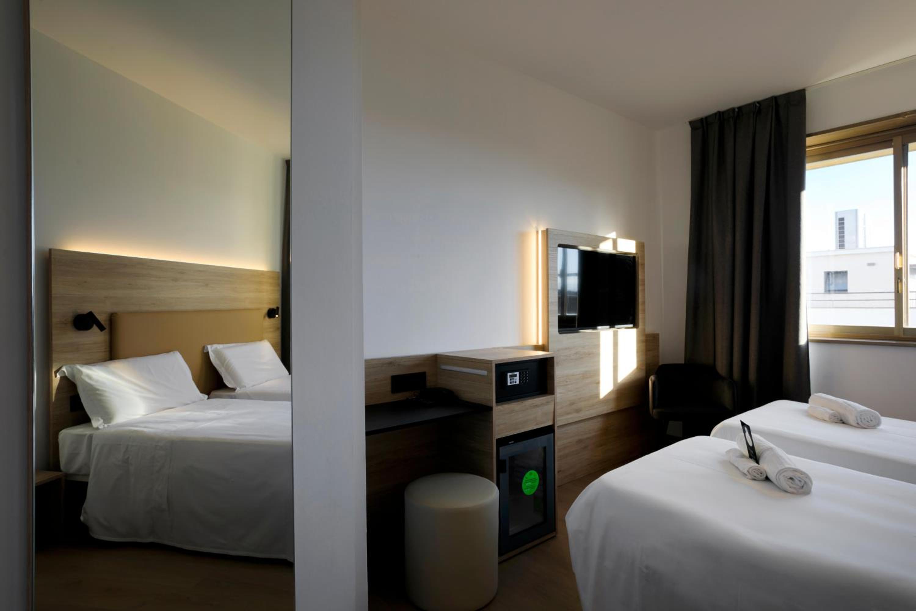Twin Room - Photo 1