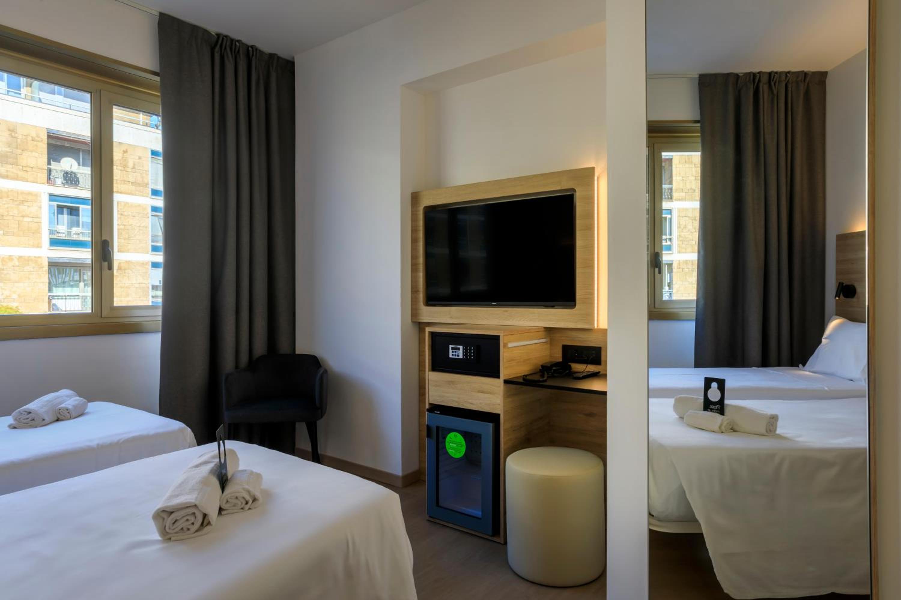 Twin Room - Photo 2