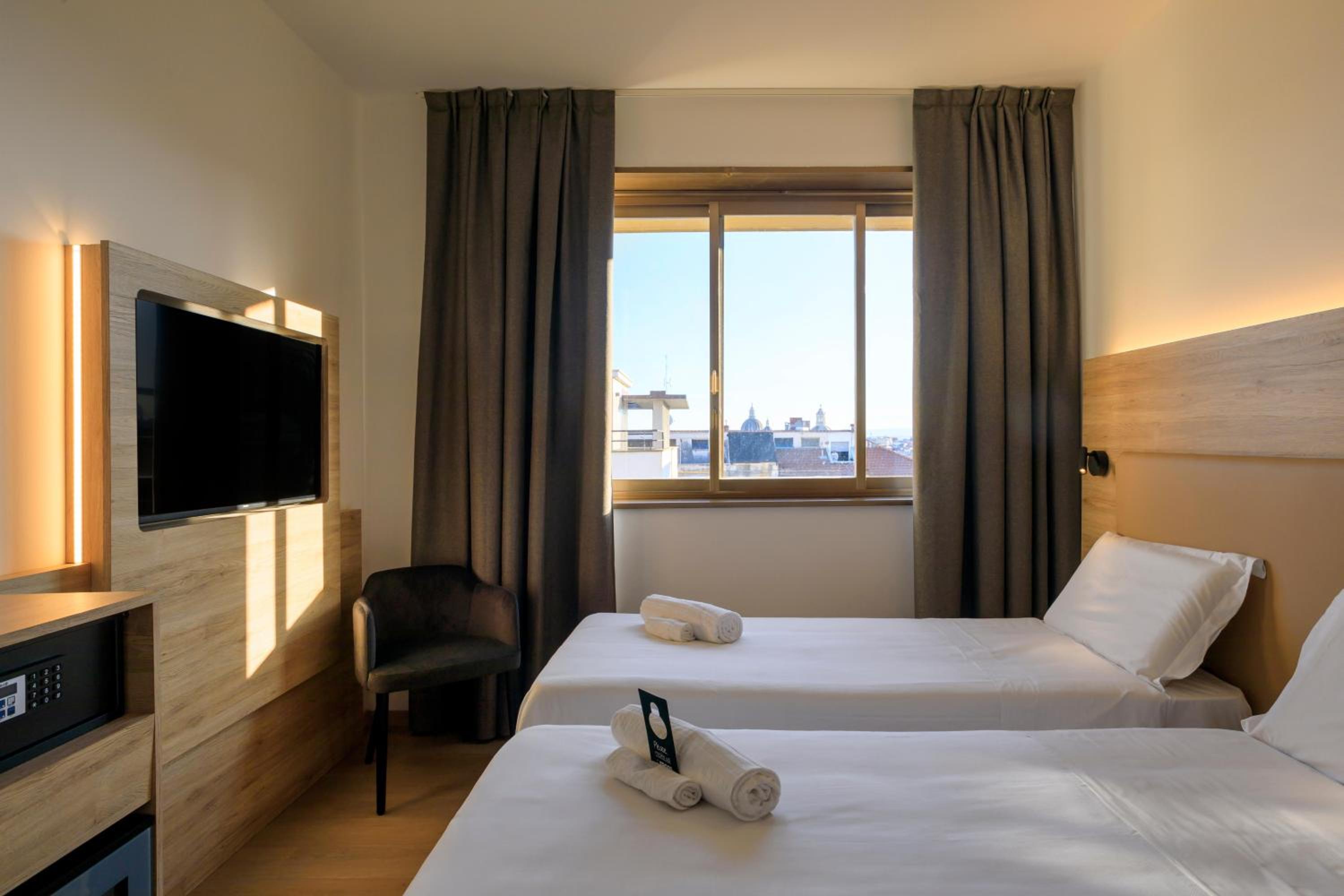 Twin Room - Photo 3