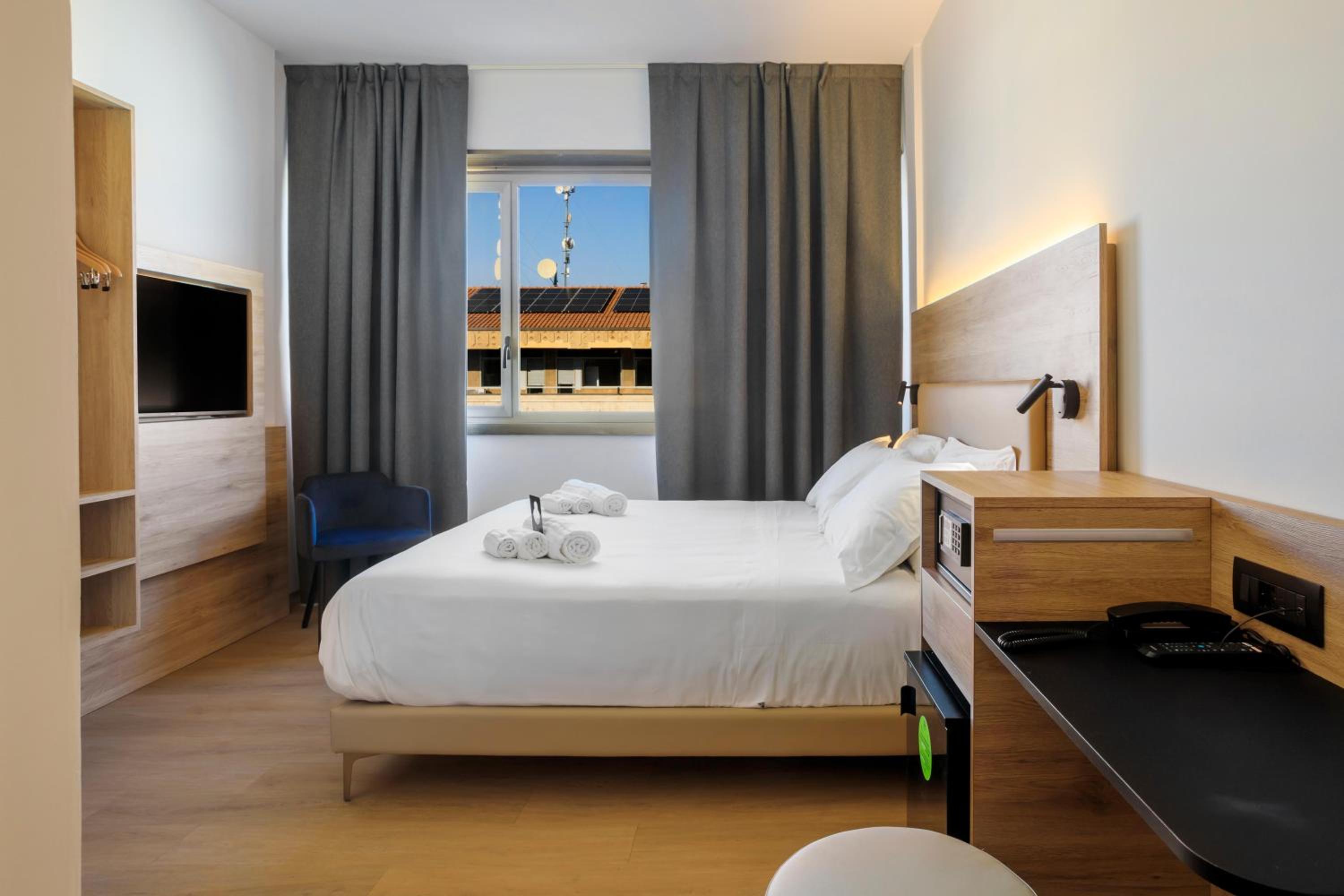 Deluxe Double Room - Photo 1