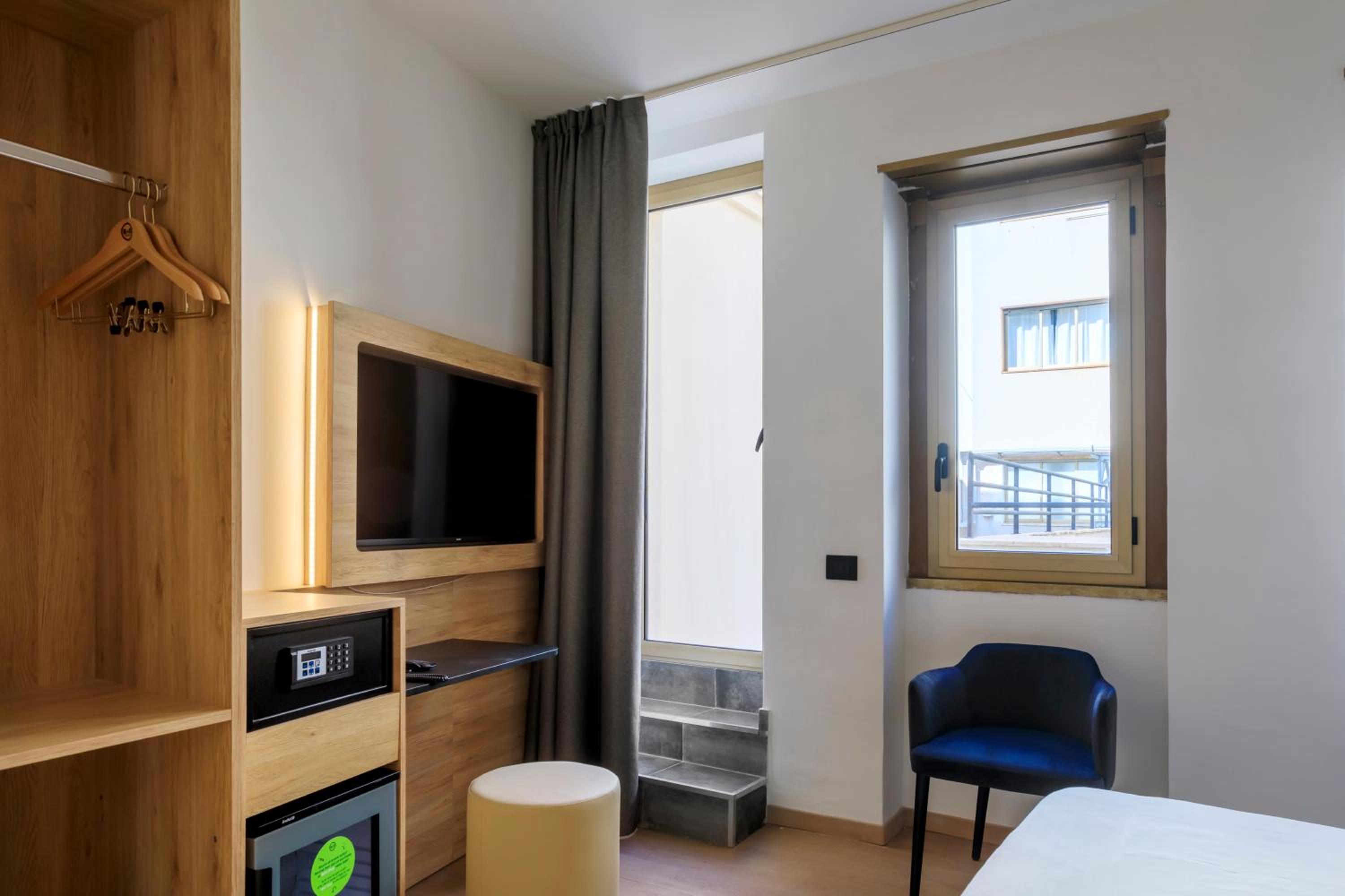 Single Room - Disability Access photo 3