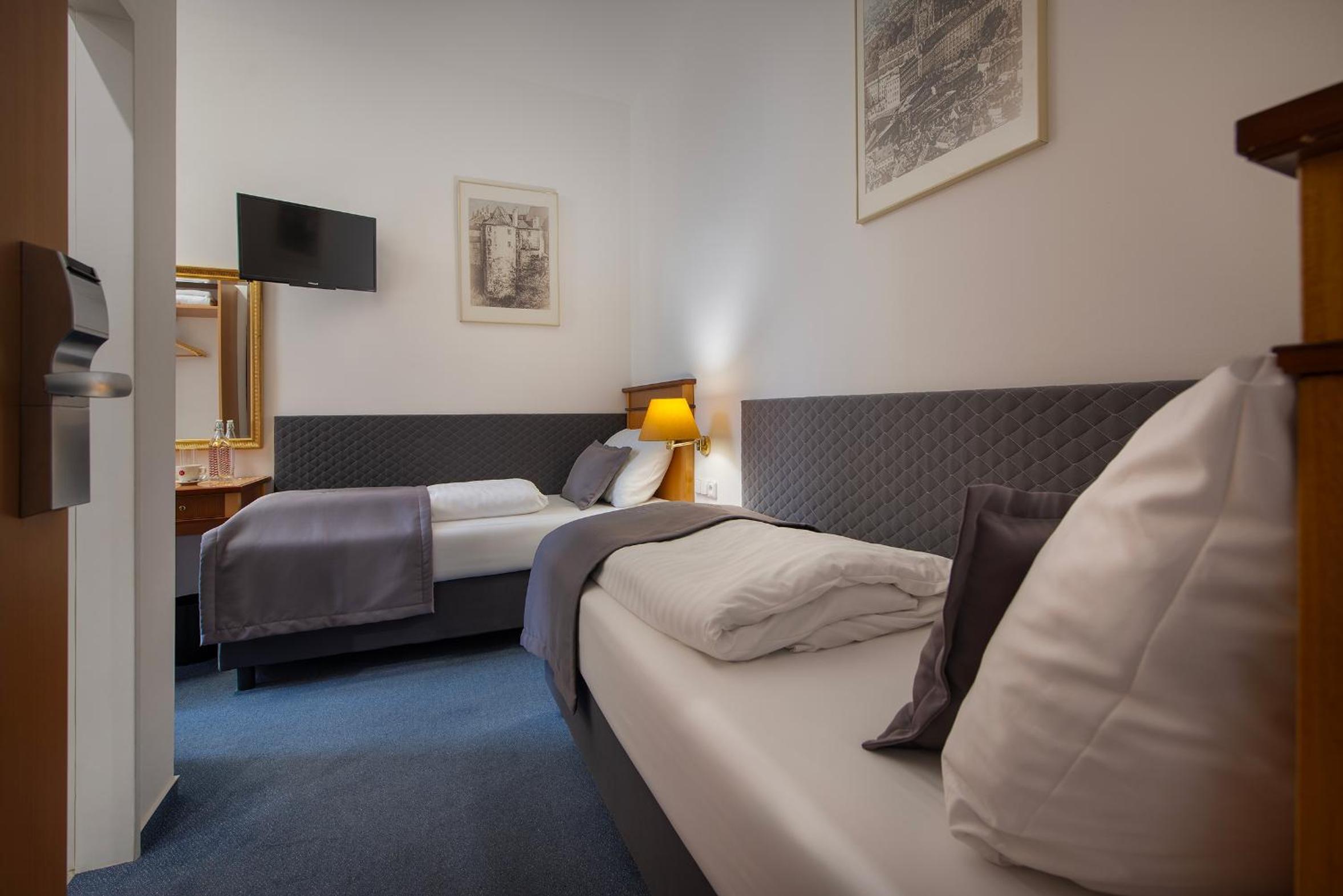 Small Twin Room photo 1
