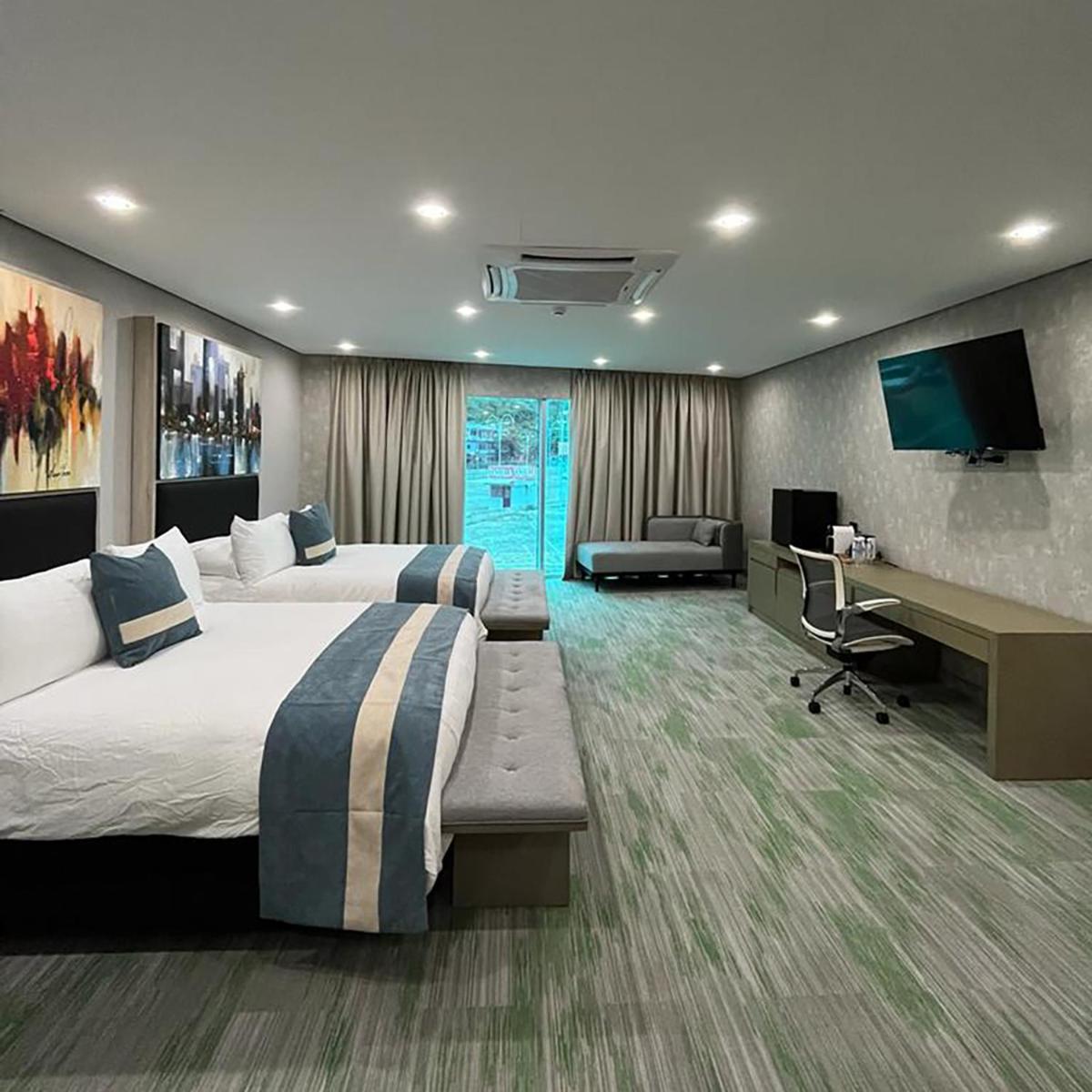 Deluxe Queen Room with Two Queen Beds photo 2