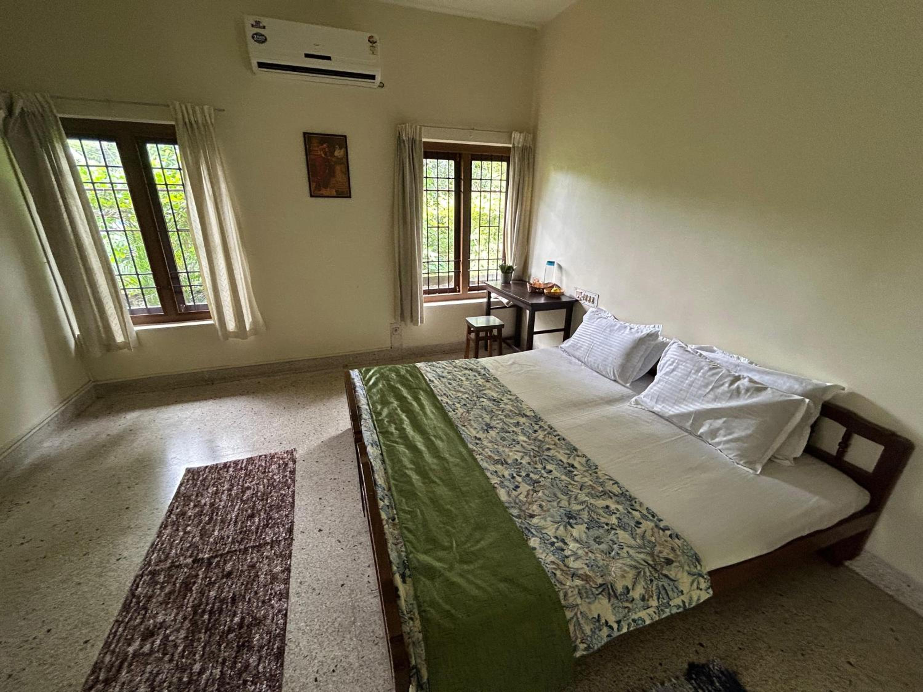 Deluxe King Room photo 1