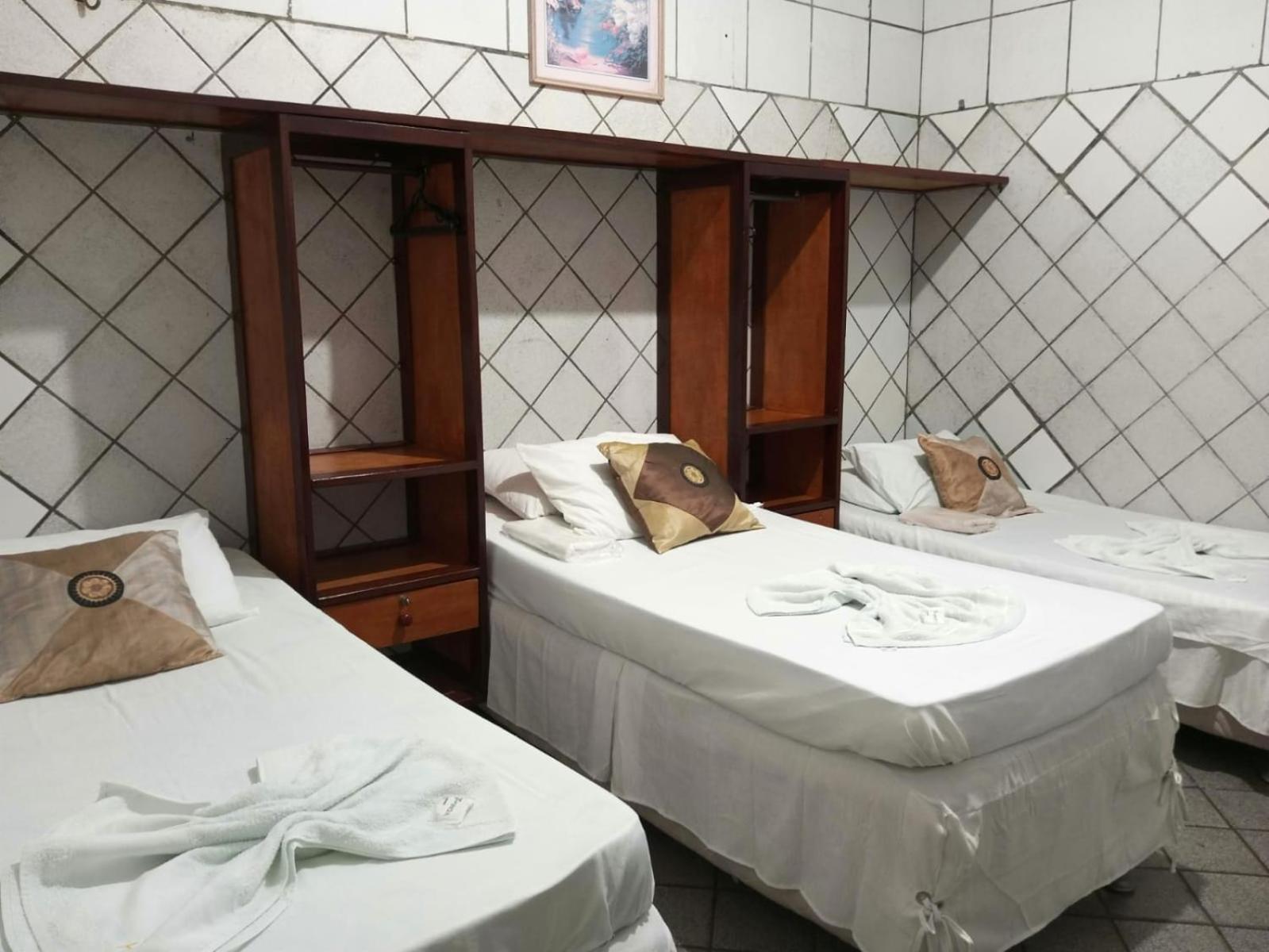 Economy Triple Room photo 3