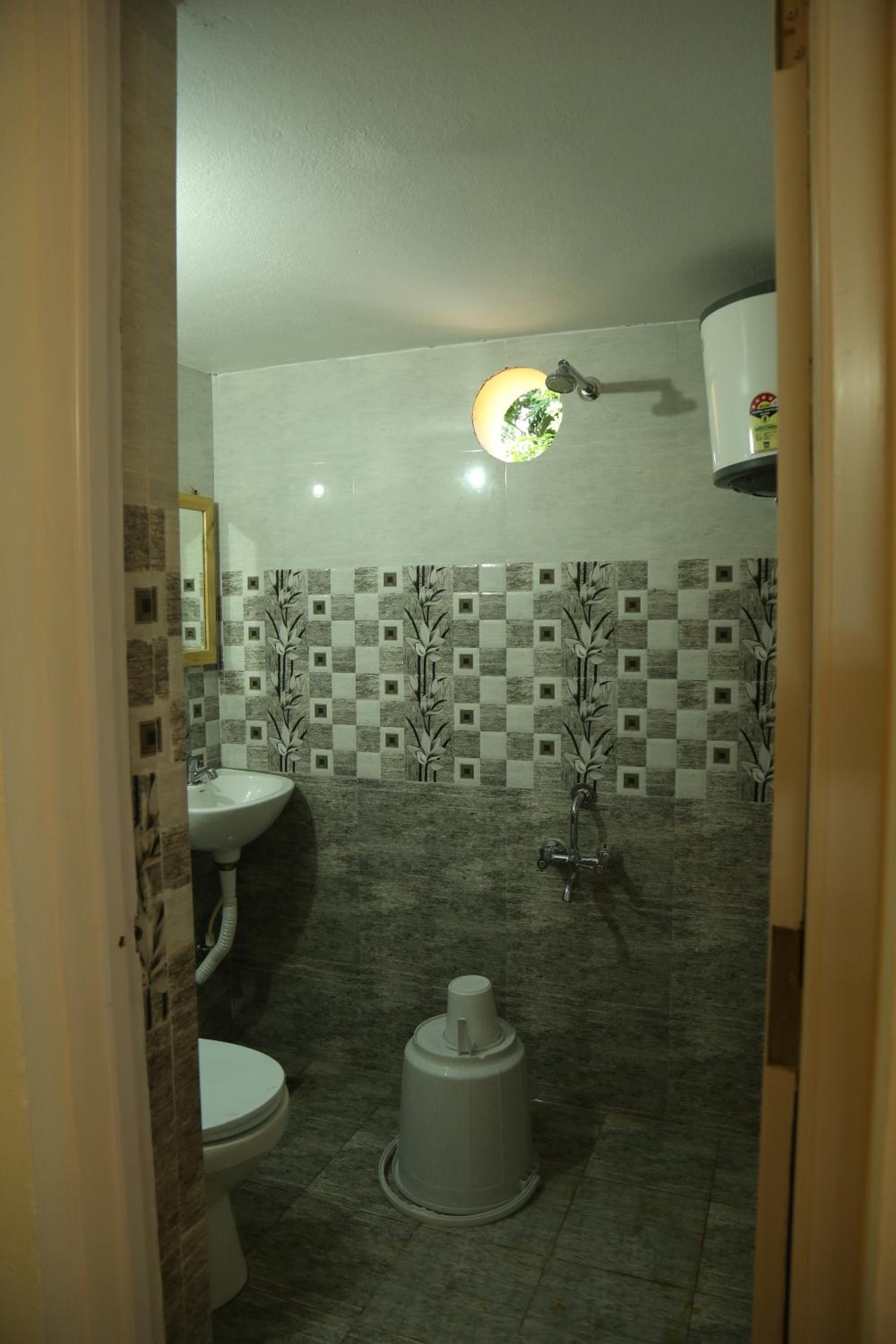 Three-Bedroom Suite - Photo 7