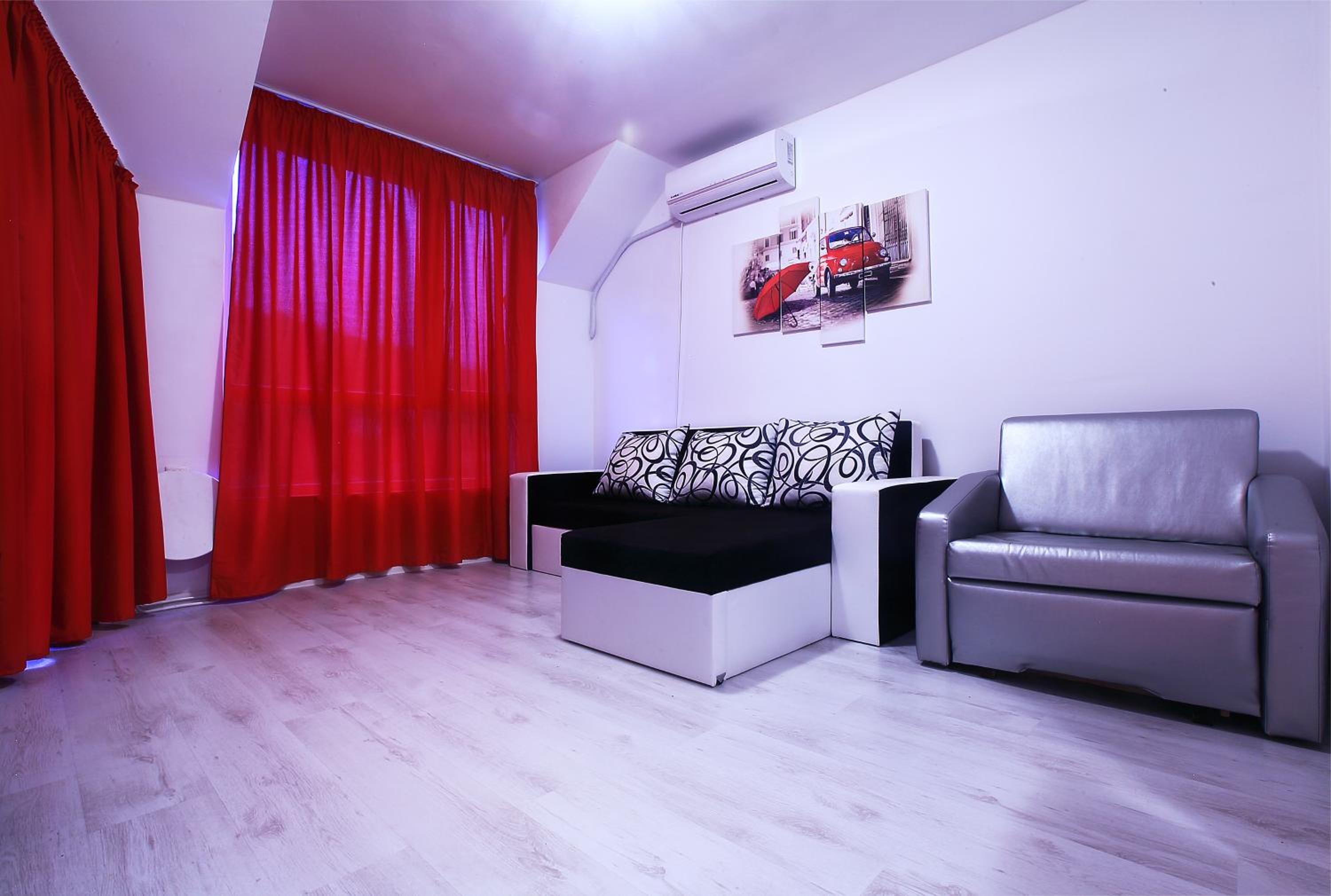 One-Bedroom Apartment photo 1