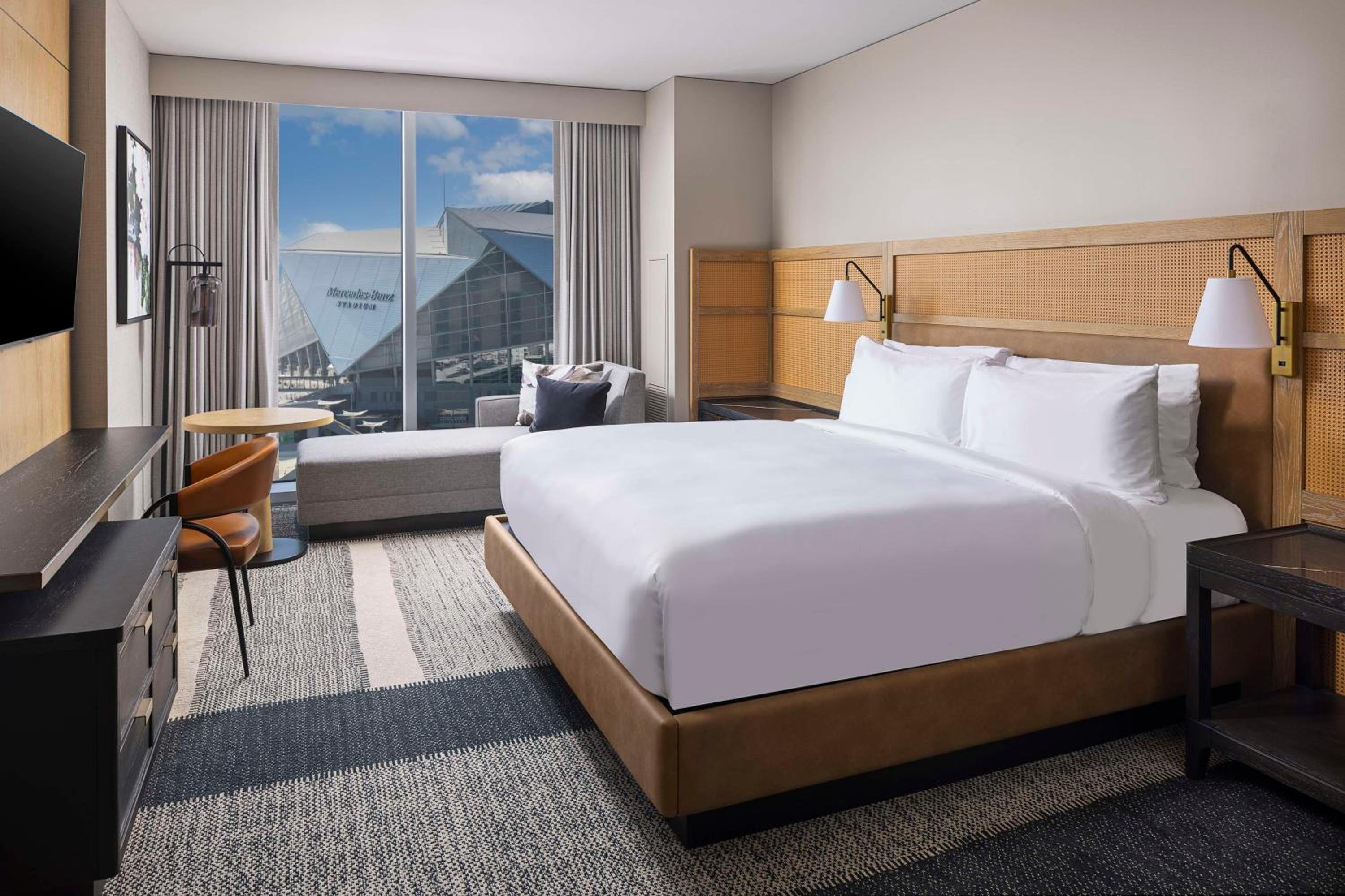 Skyline King Room with Stadium View - Photo 4