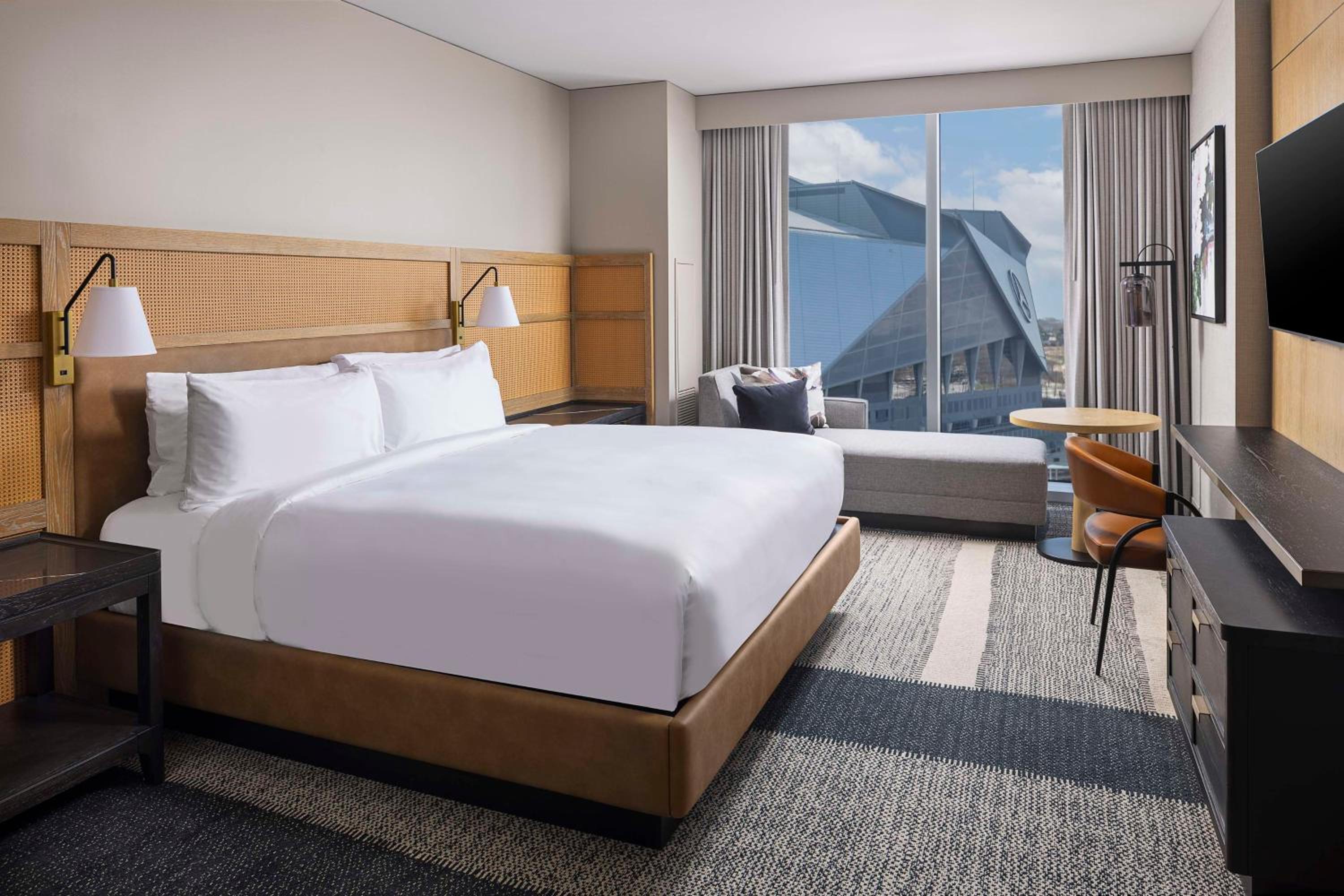 King Room with Stadium View - Photo 3
