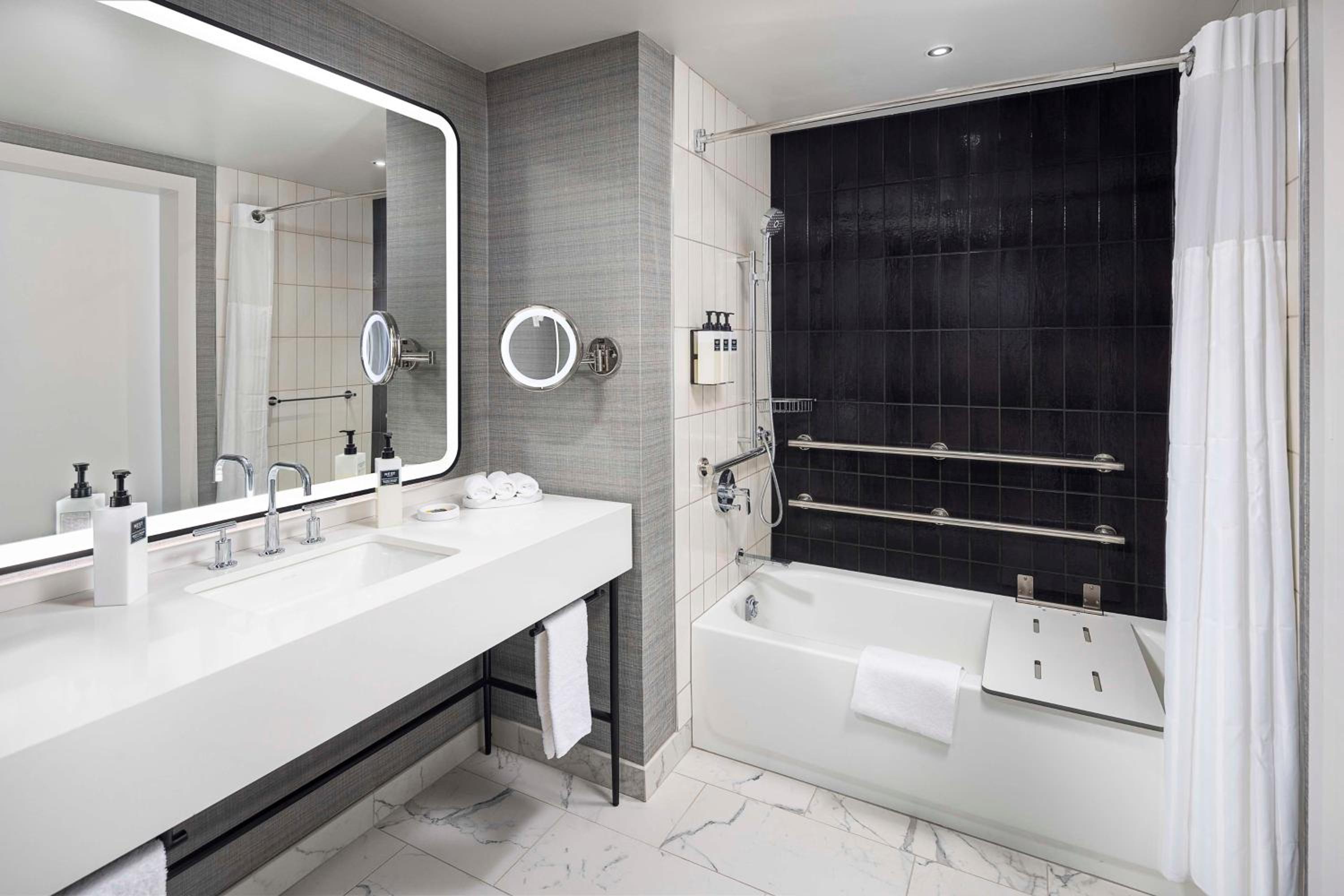 Skyline Queen Room with Two Queen Beds and Bath Tub - Mobility Accessible - Photo 6