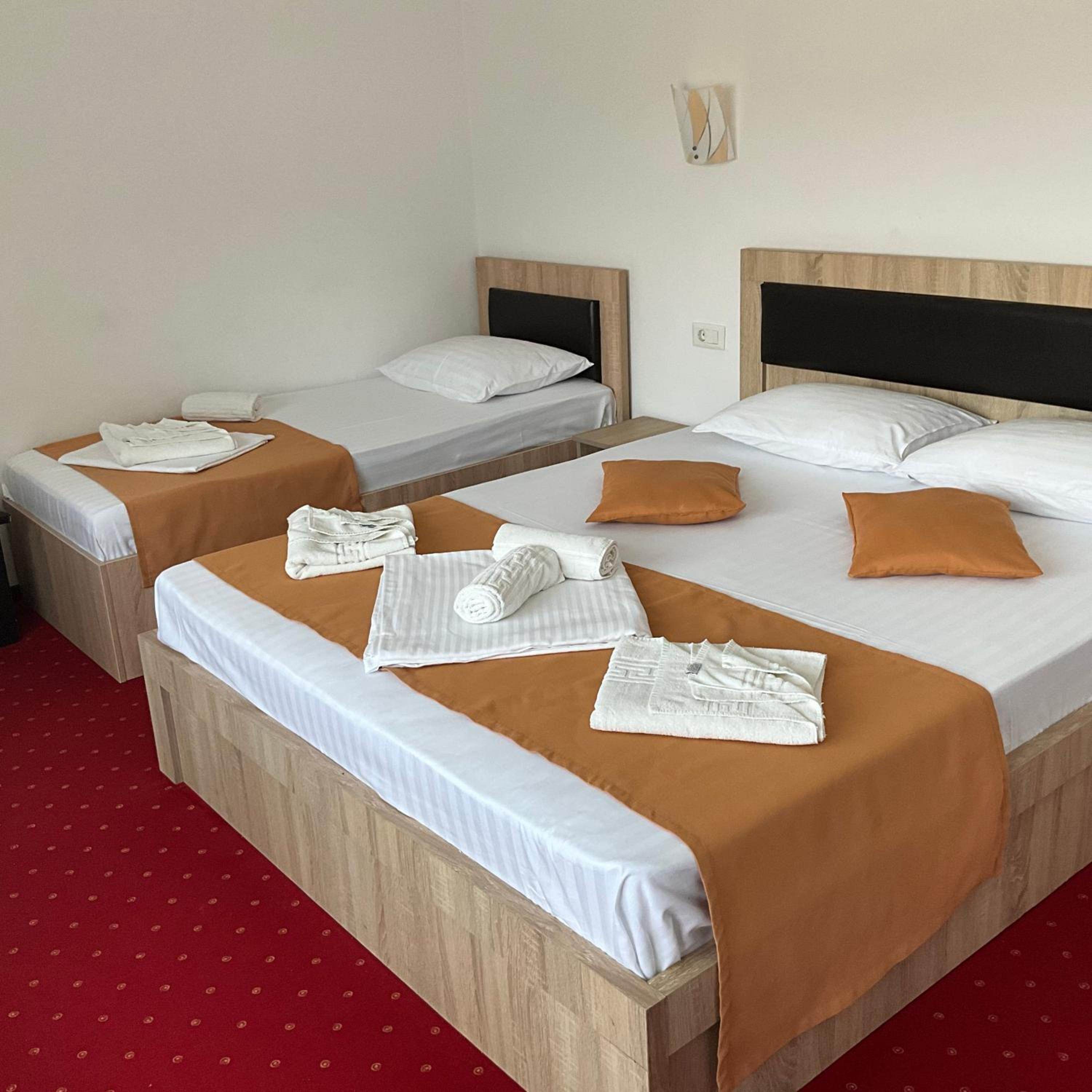Deluxe Triple Room - Photo 1