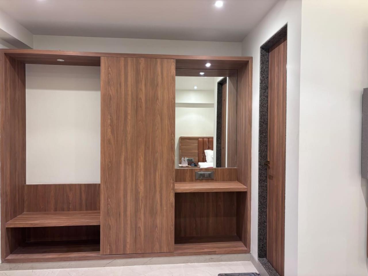 Deluxe Room - Photo 15
