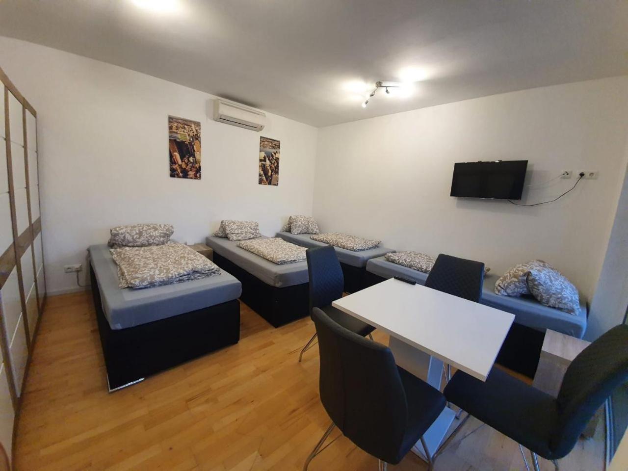 Mixed Dormitory Room photo 1