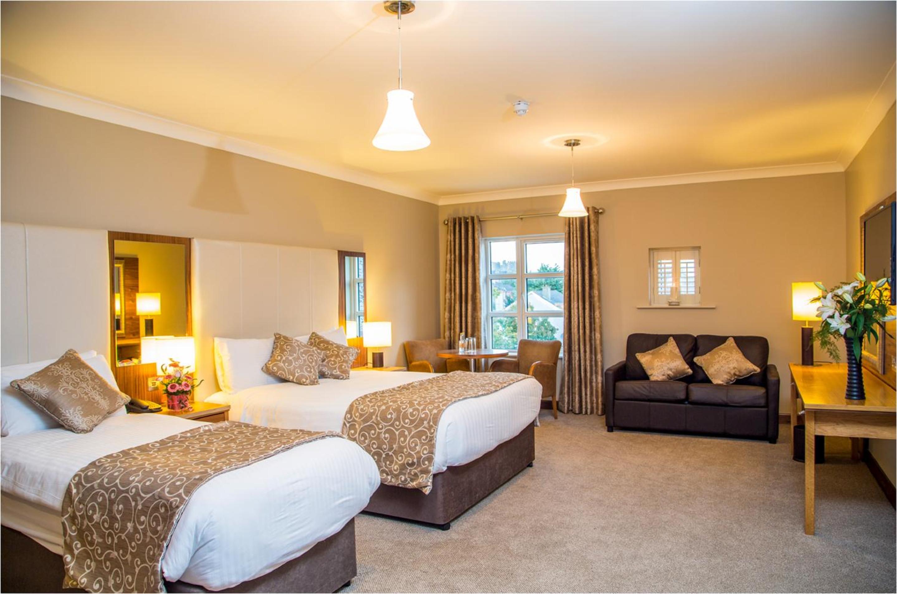 Family Room (2 Adults + 1 Child) - Photo 3