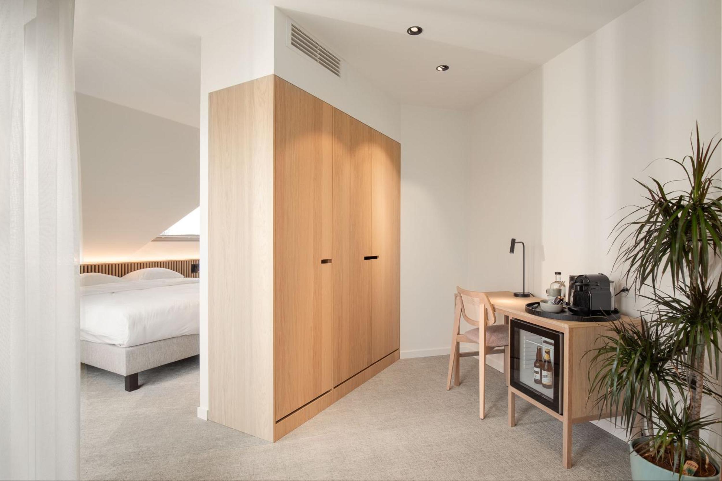 Deluxe Double Room with Balcony photo 3