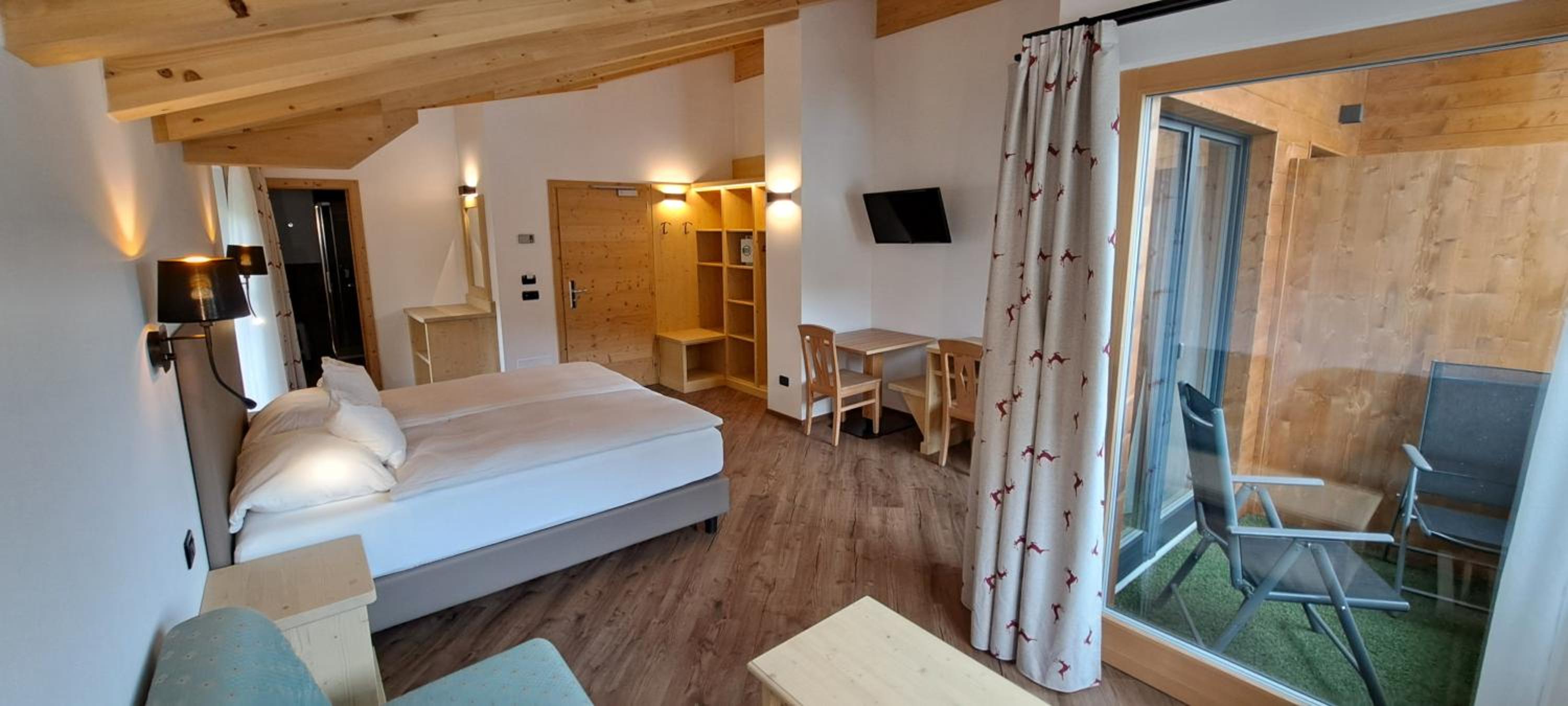 Deluxe Double or Twin Room