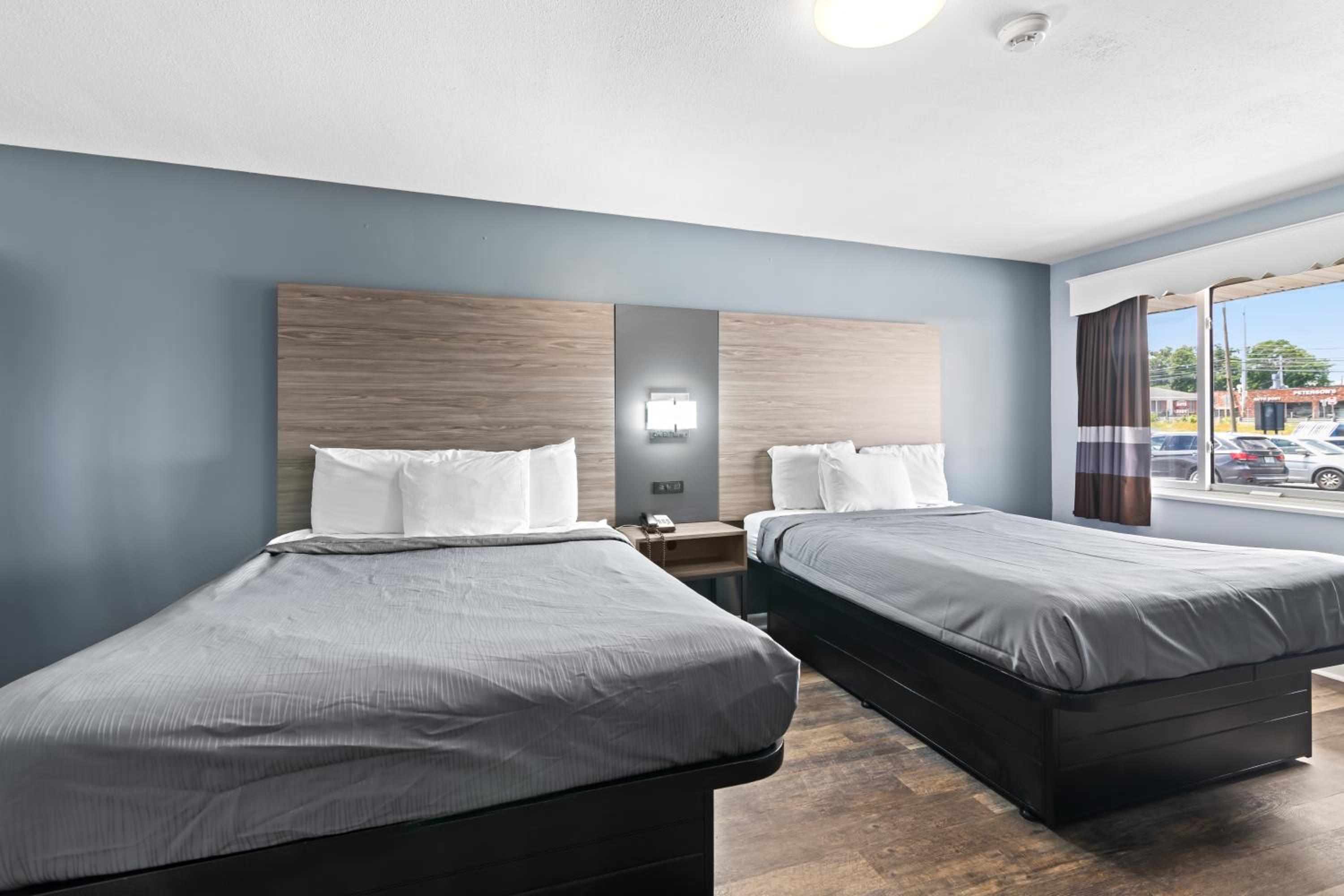 Double Room with Two Queen Beds - Non-Smoking photo 2