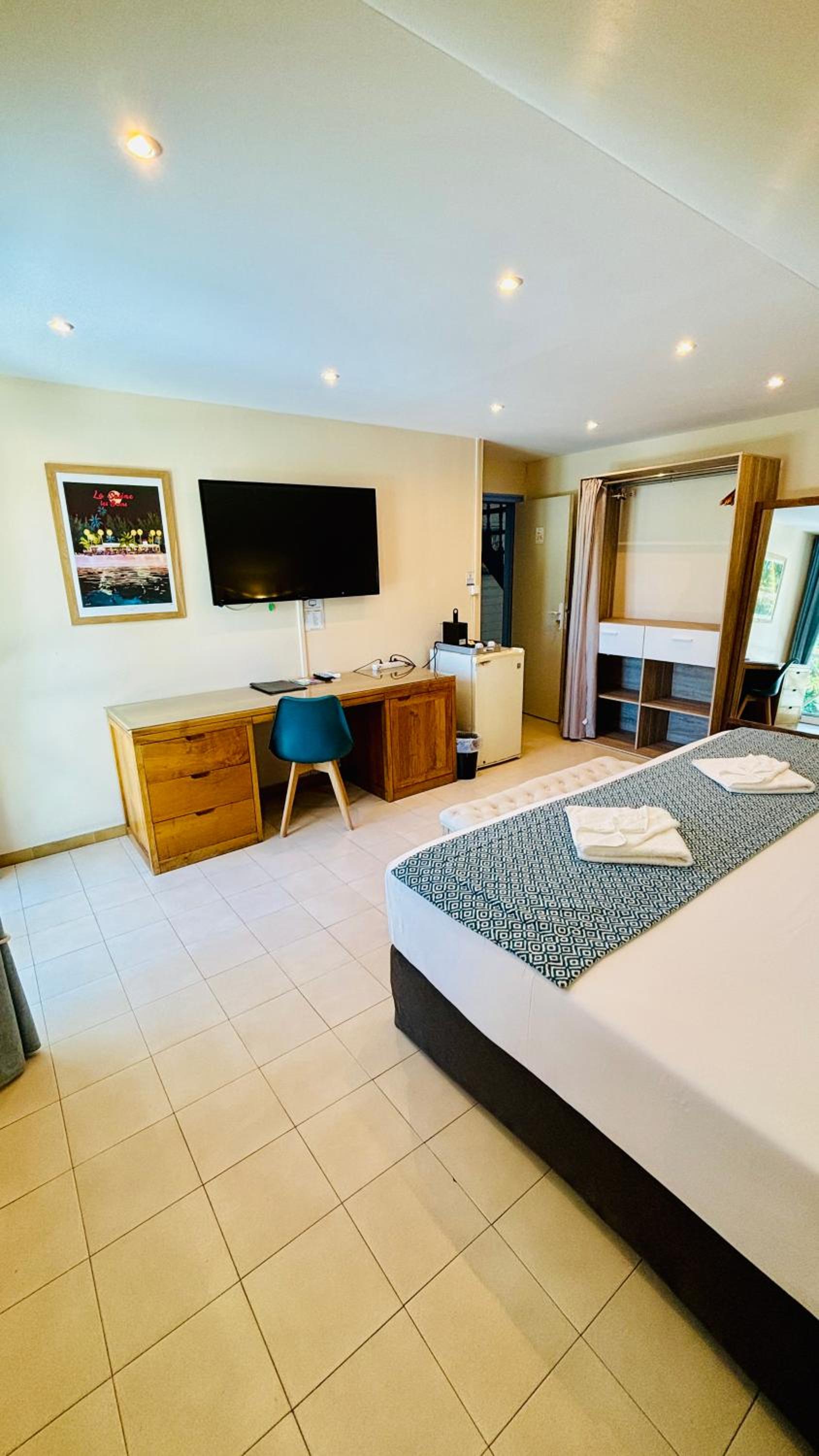 Deluxe Queen Room